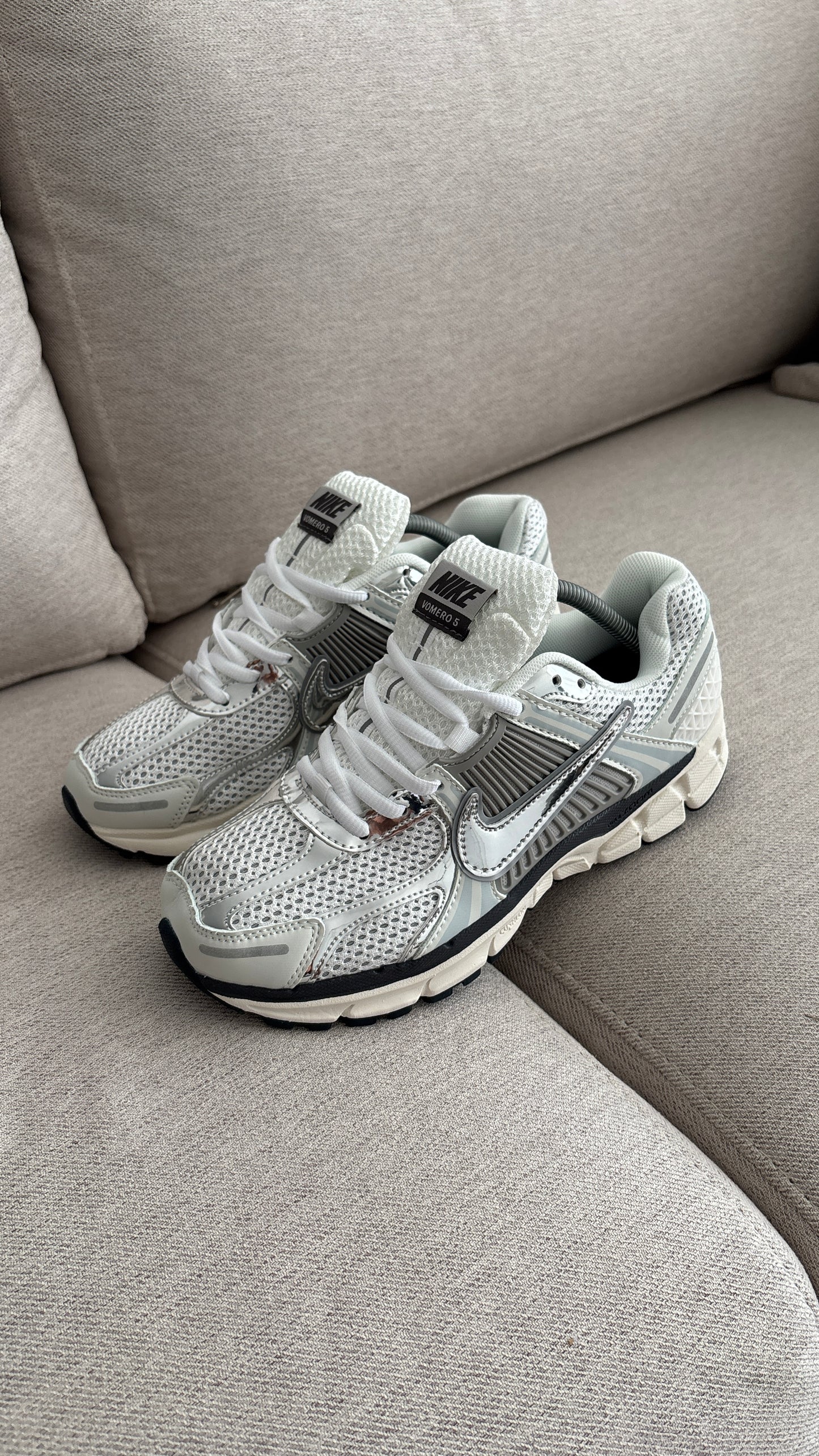 NIKE VOMERO PLATA
