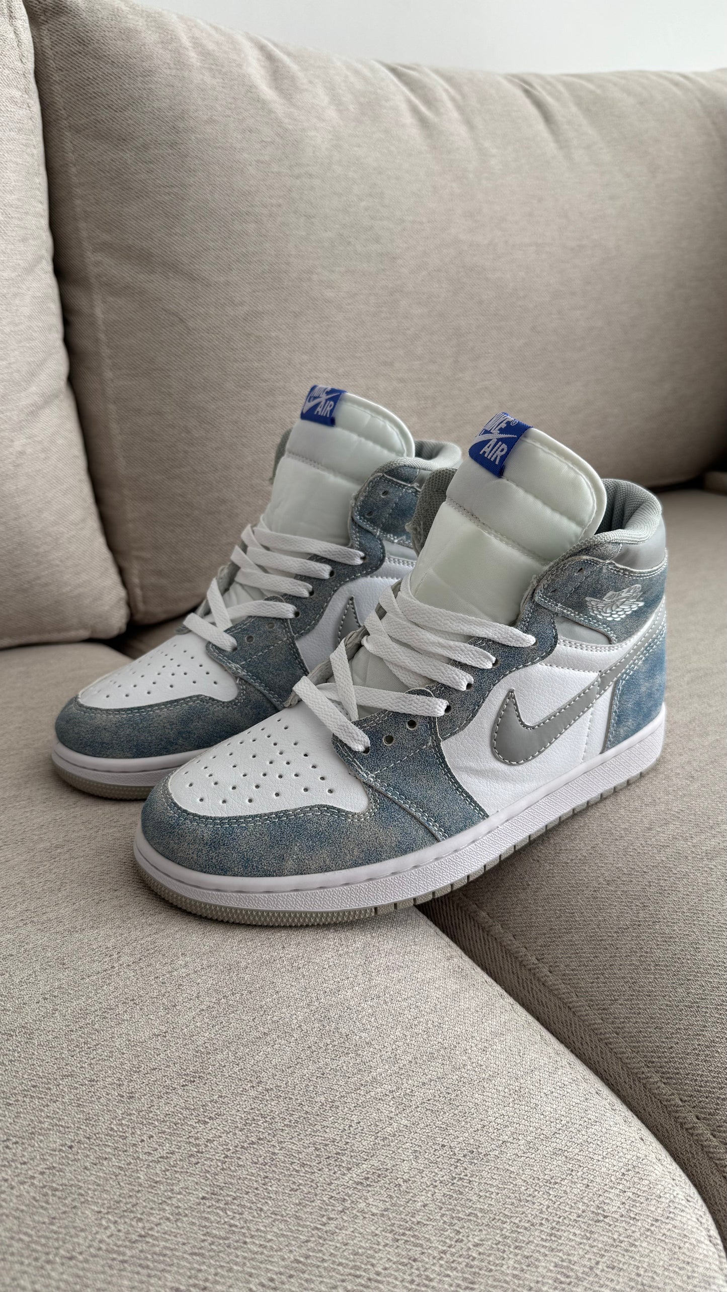 NIKE JORDAN RETRO CIELO BLANCO AZUL CIELO