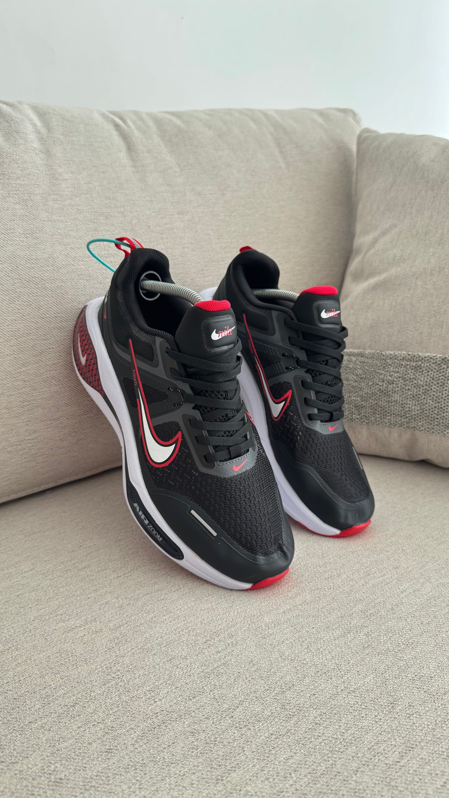 NIKE TENIS NEGRO ROJO