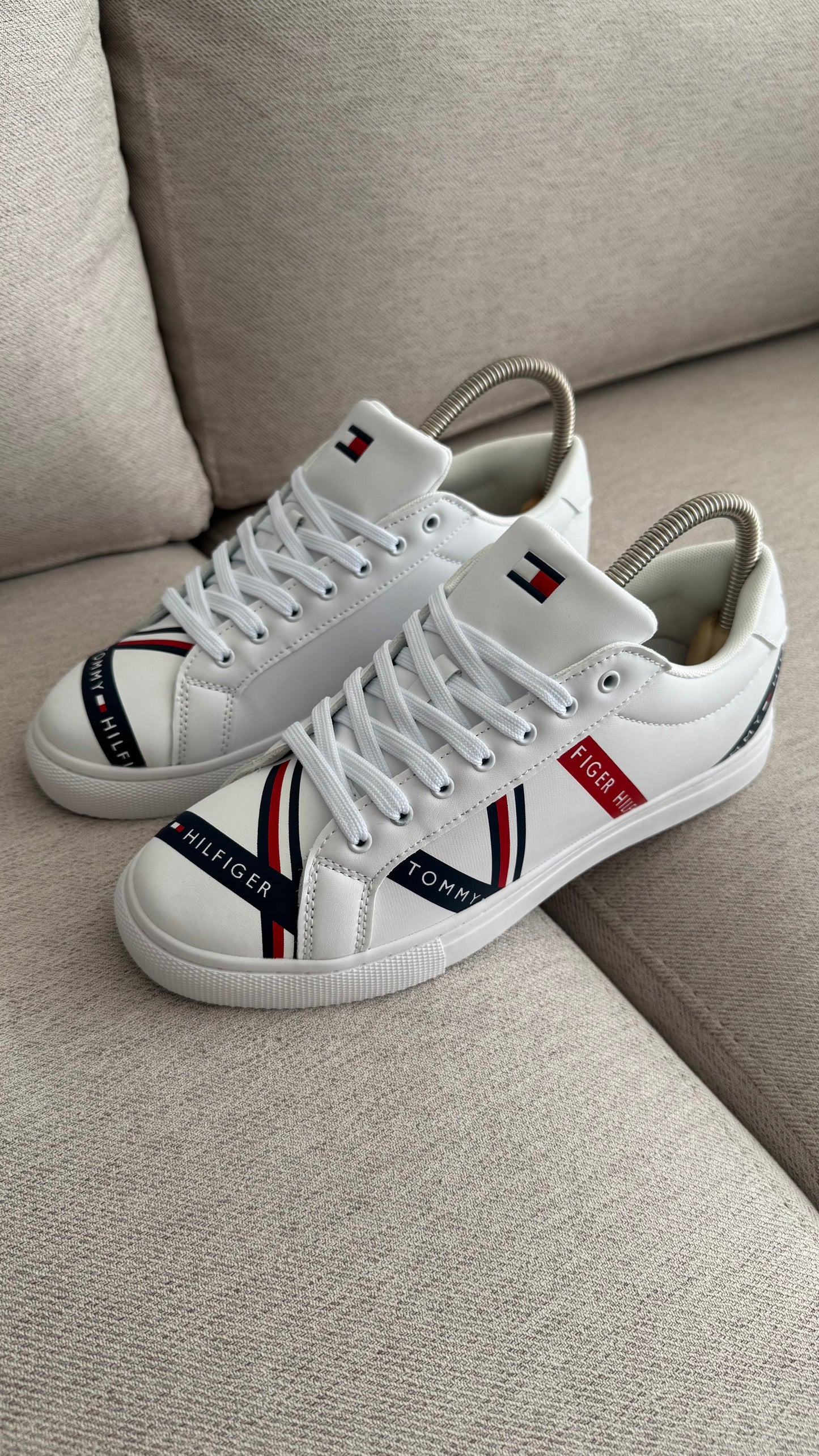 TOMMY HILFIGER ZAPATILLA BLANCA AZUL ROJA