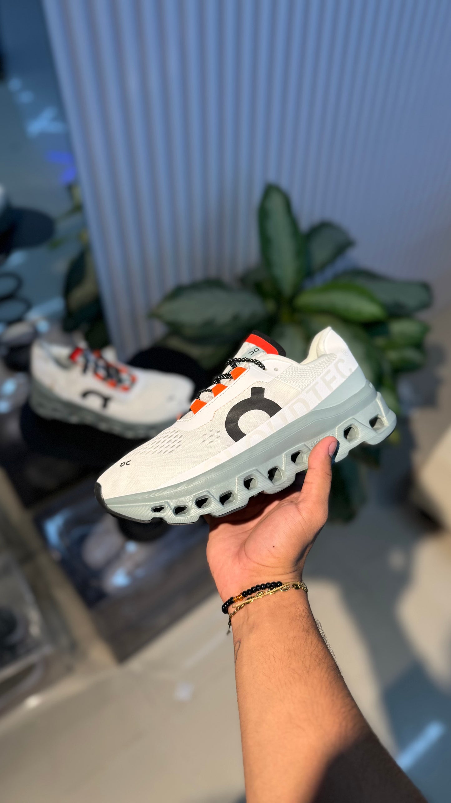 ON CLOUD BLANCO VERDE MILITAR