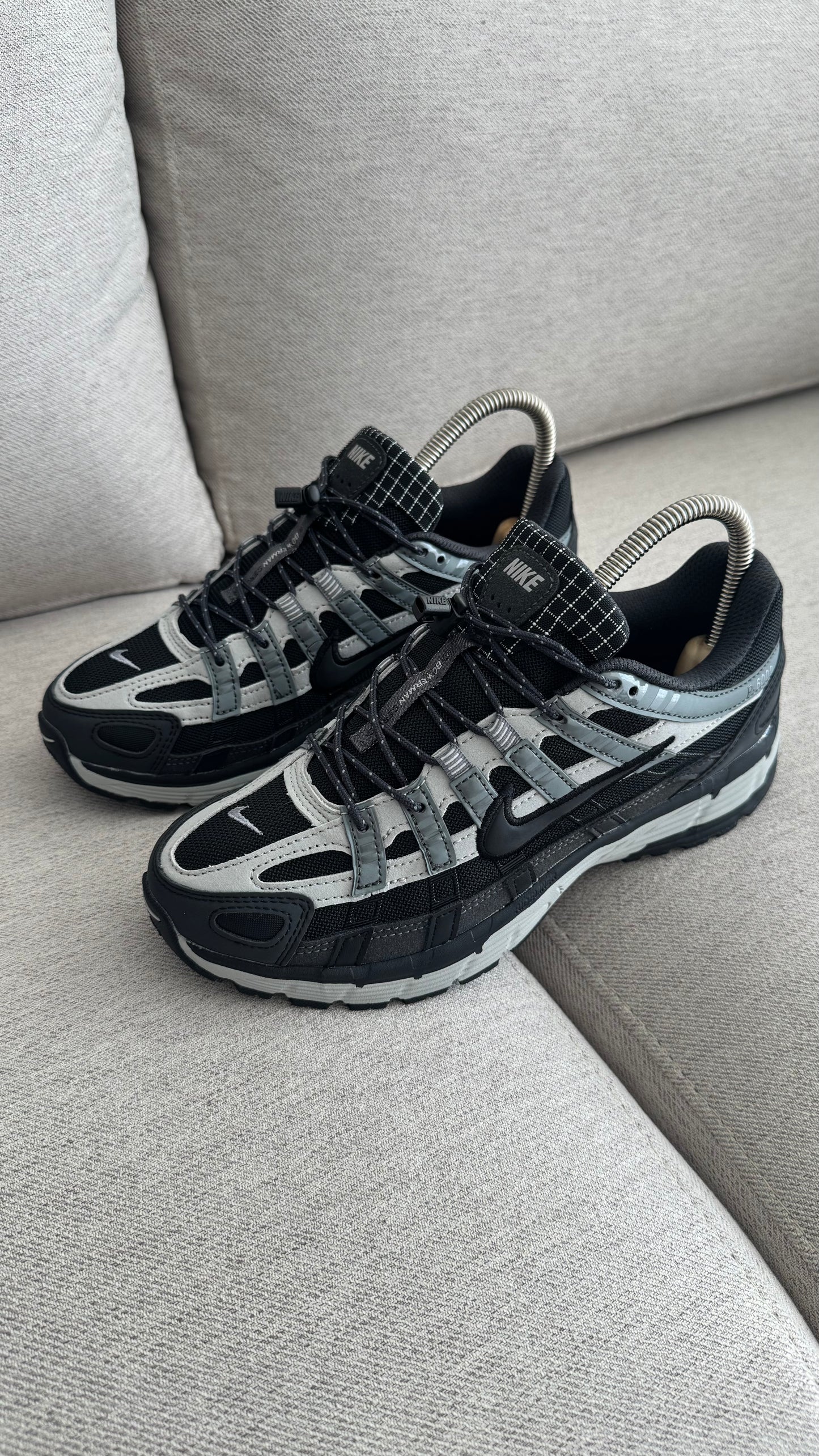 NIKE P6000 NEGRO BLANCO