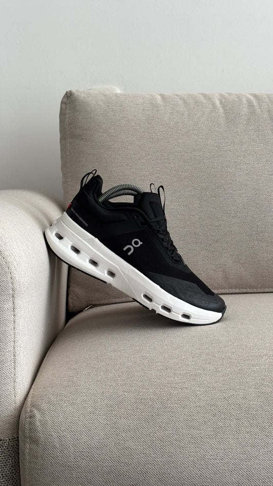 ON CLOUD NEGRO BLANCO