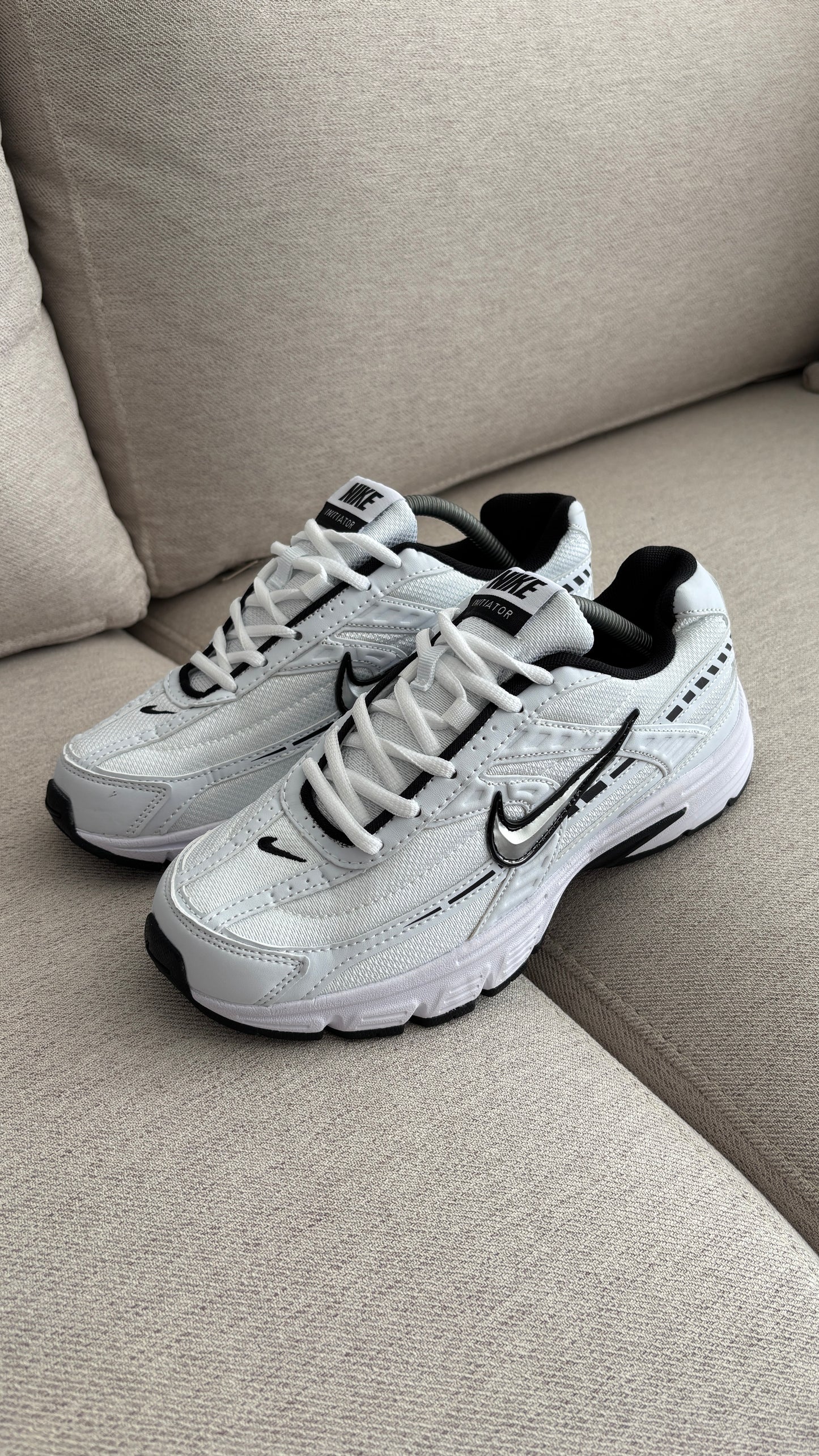 NIKE INITIATOR BLANCO NEGRO