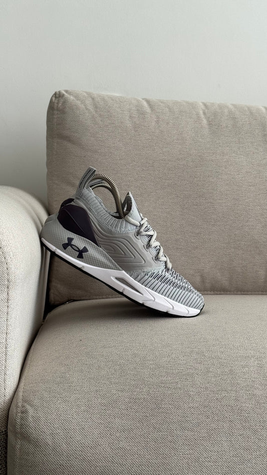 UNDER ARMOUR GRIS MORADO