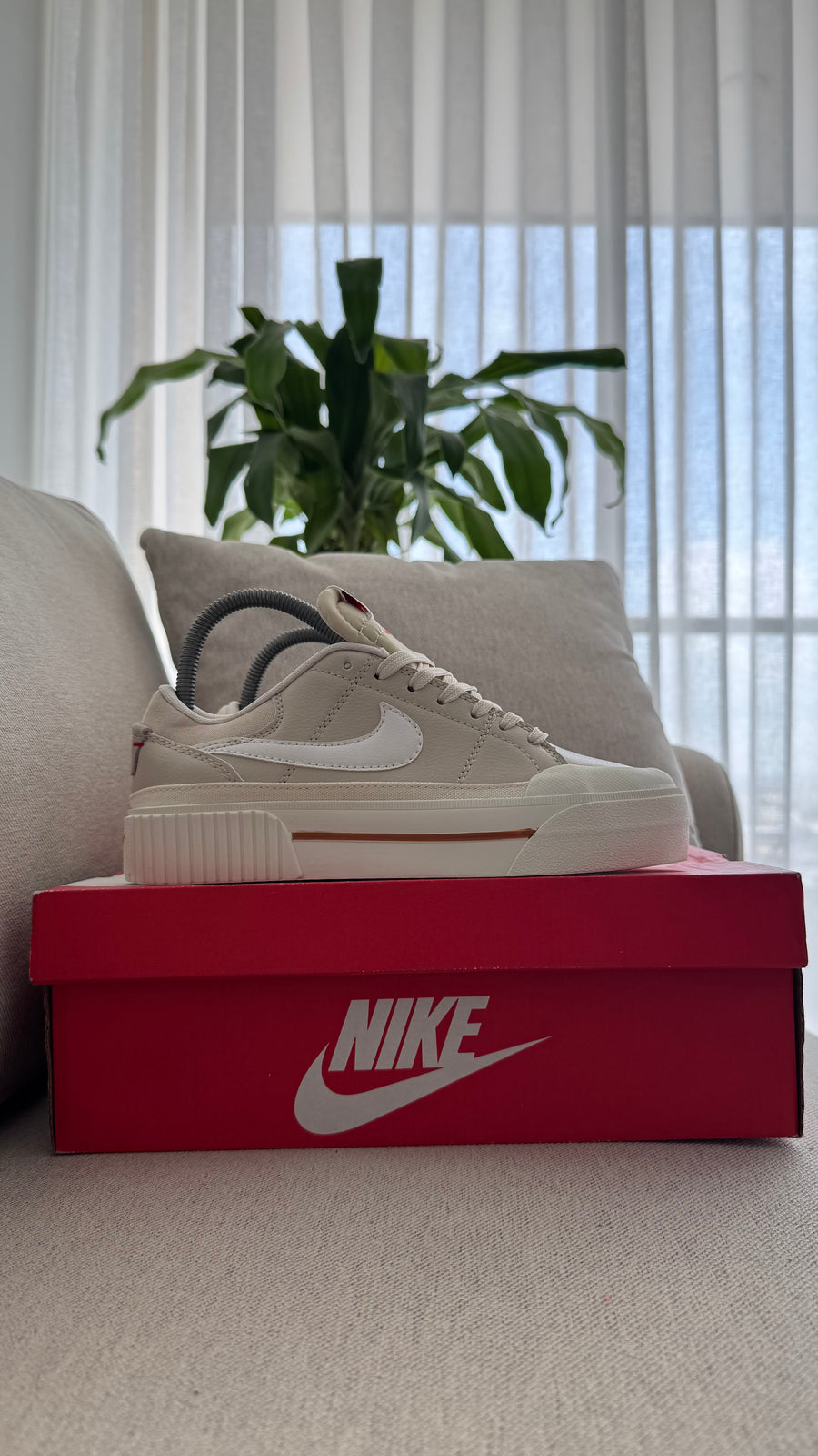 NIKE LEGACY BEIGE