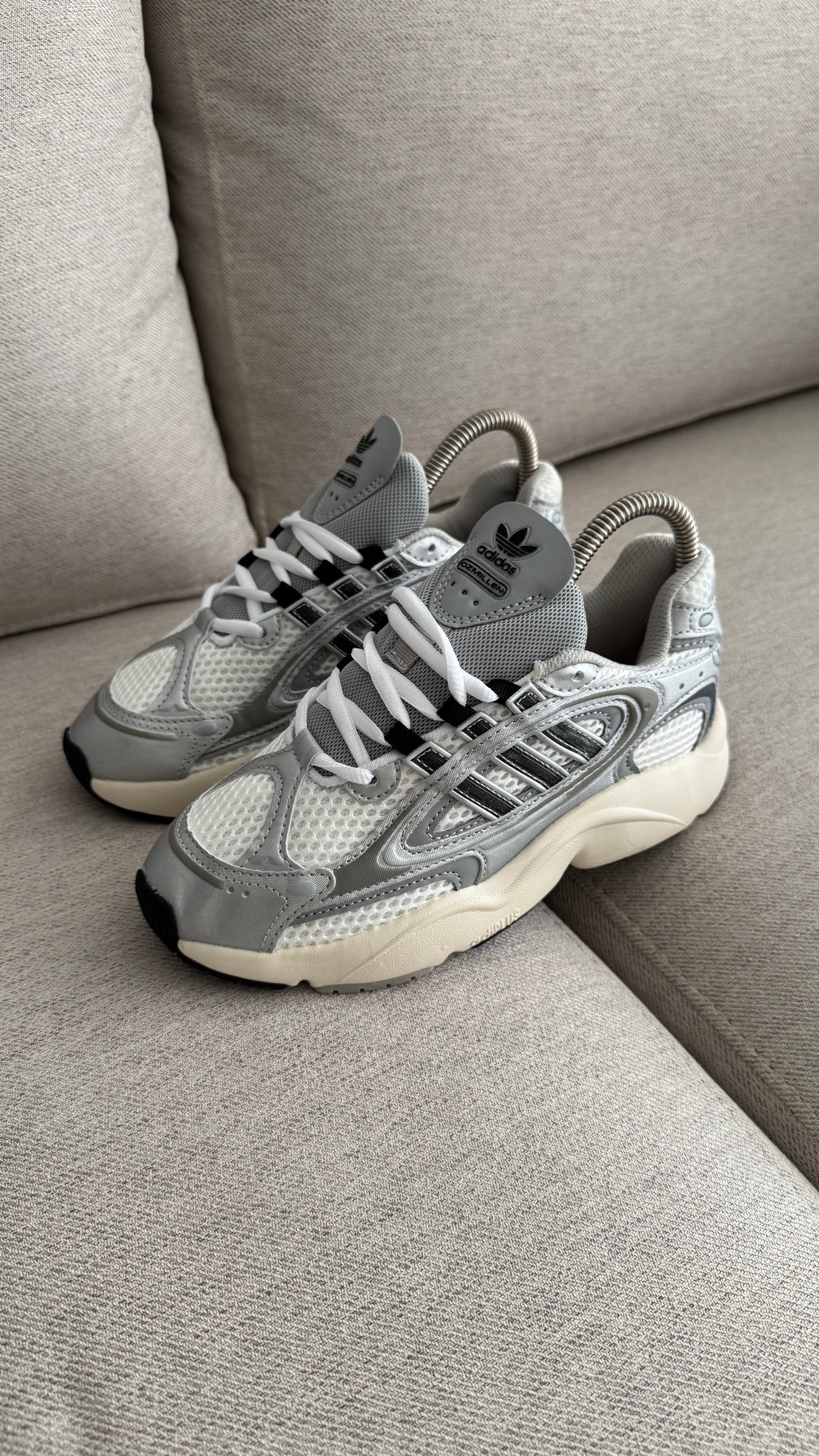 ADIDAS OZMILLEN GRIS NEGRO