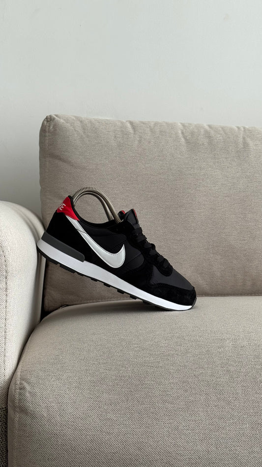 NIKE INTERNACIONAL NEGRO BLANCO