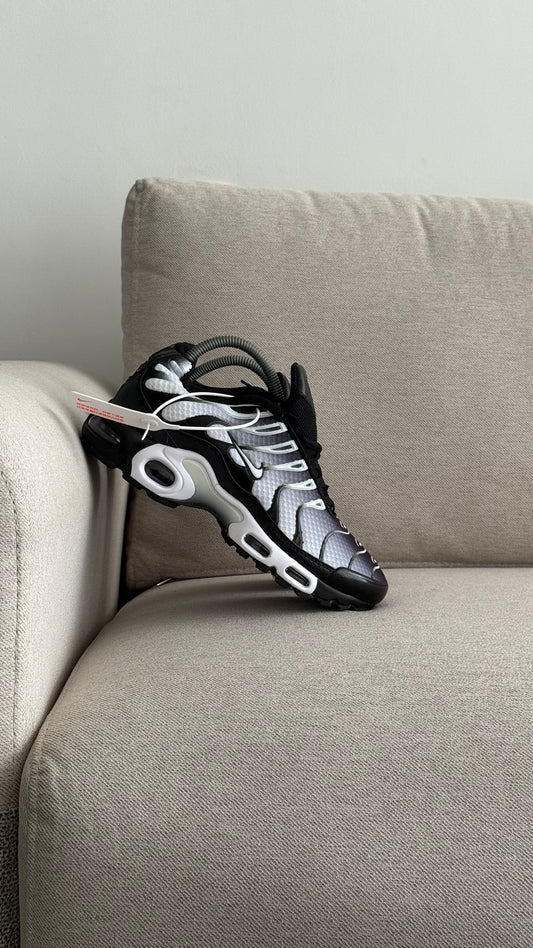 NIKE TN DIFUMINADO NEGRO BLANCO