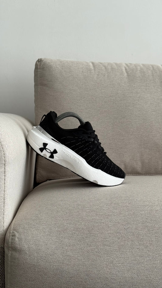 UNDER ARMOUR NEW NEGRO BLANCO