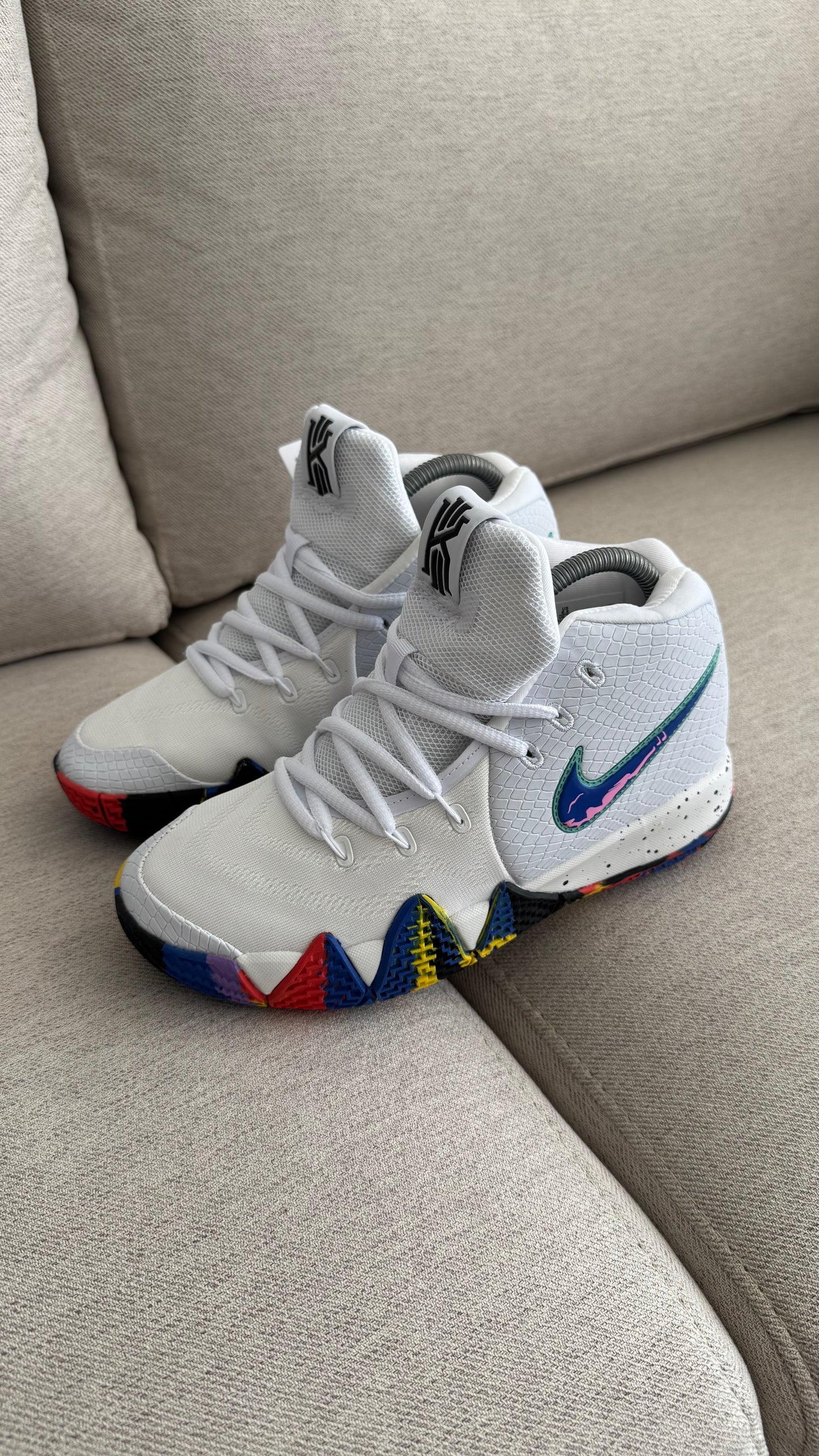 NIKE KYRIE IRVING BLANCO COLORS