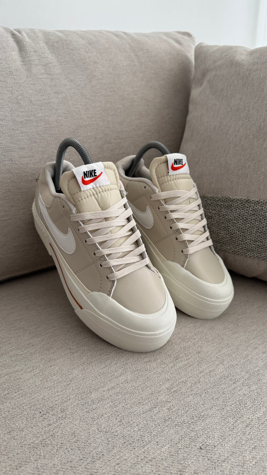 NIKE LEGACY BEIGE