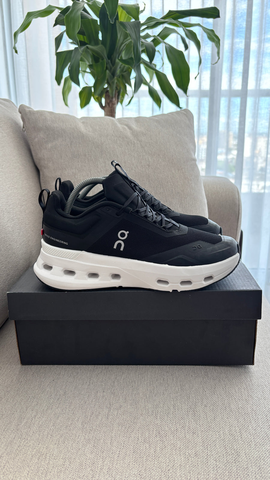 ON CLOUD NEGRO BLANCO