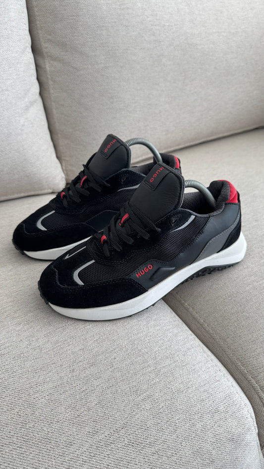 HUGO BOSS NEGRO BLANCO ROJO