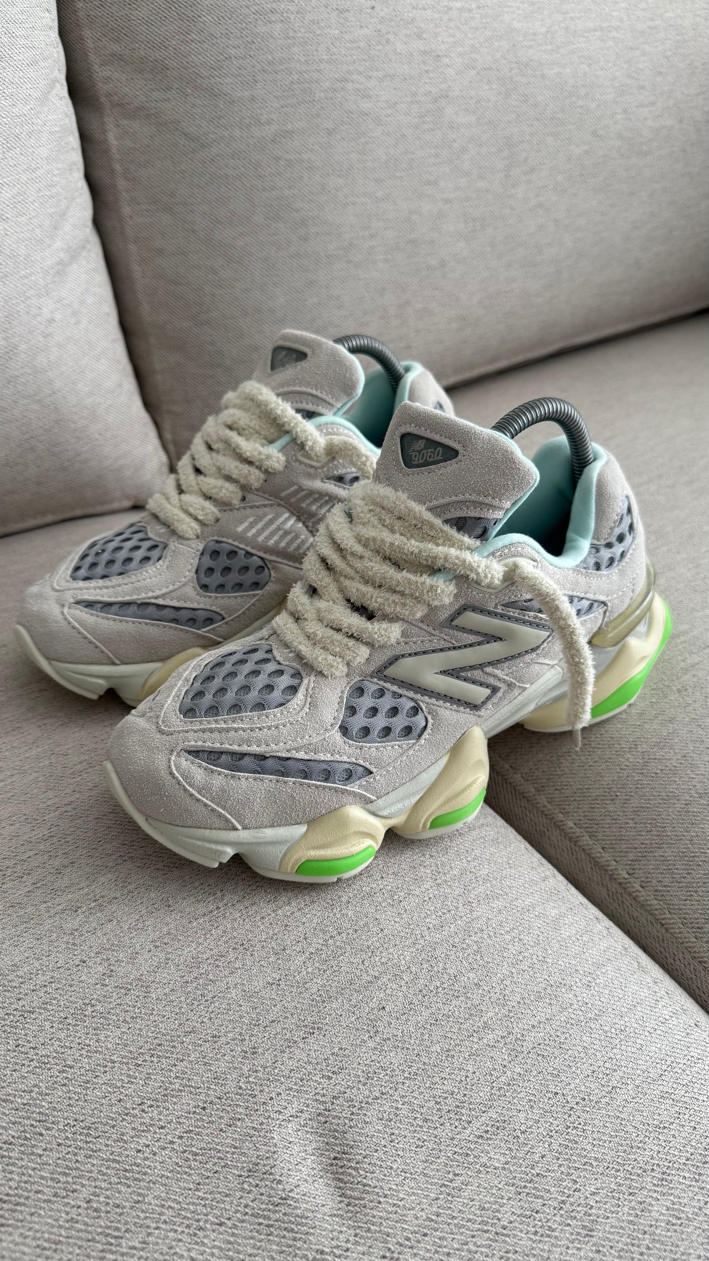 NEW BALANCE 9060 GRIS PRINT VERDE