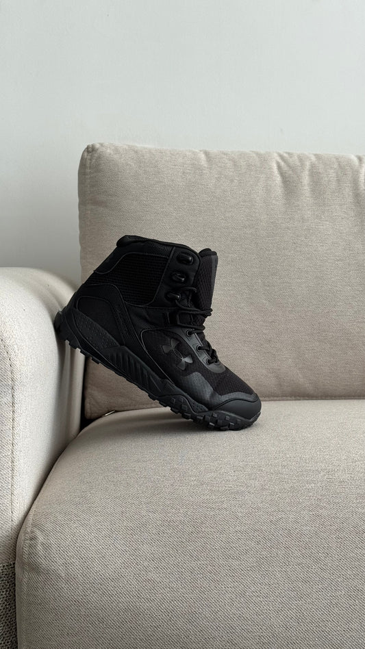 BOTA UNDER ARMOUR NEGRO DAMA