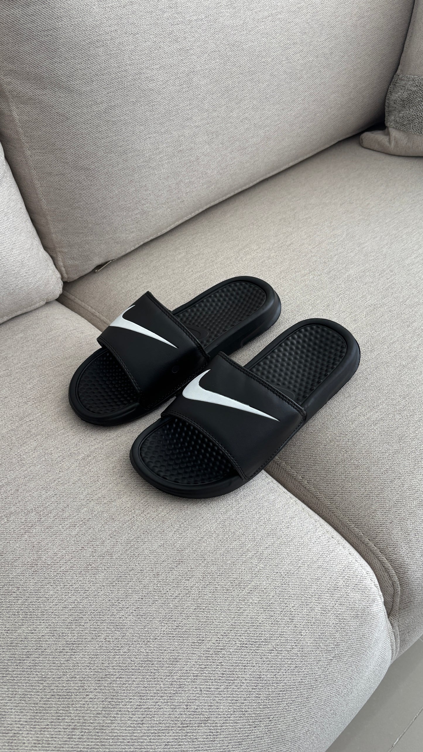 CHANCLA NIKE CLASICA NEGRA