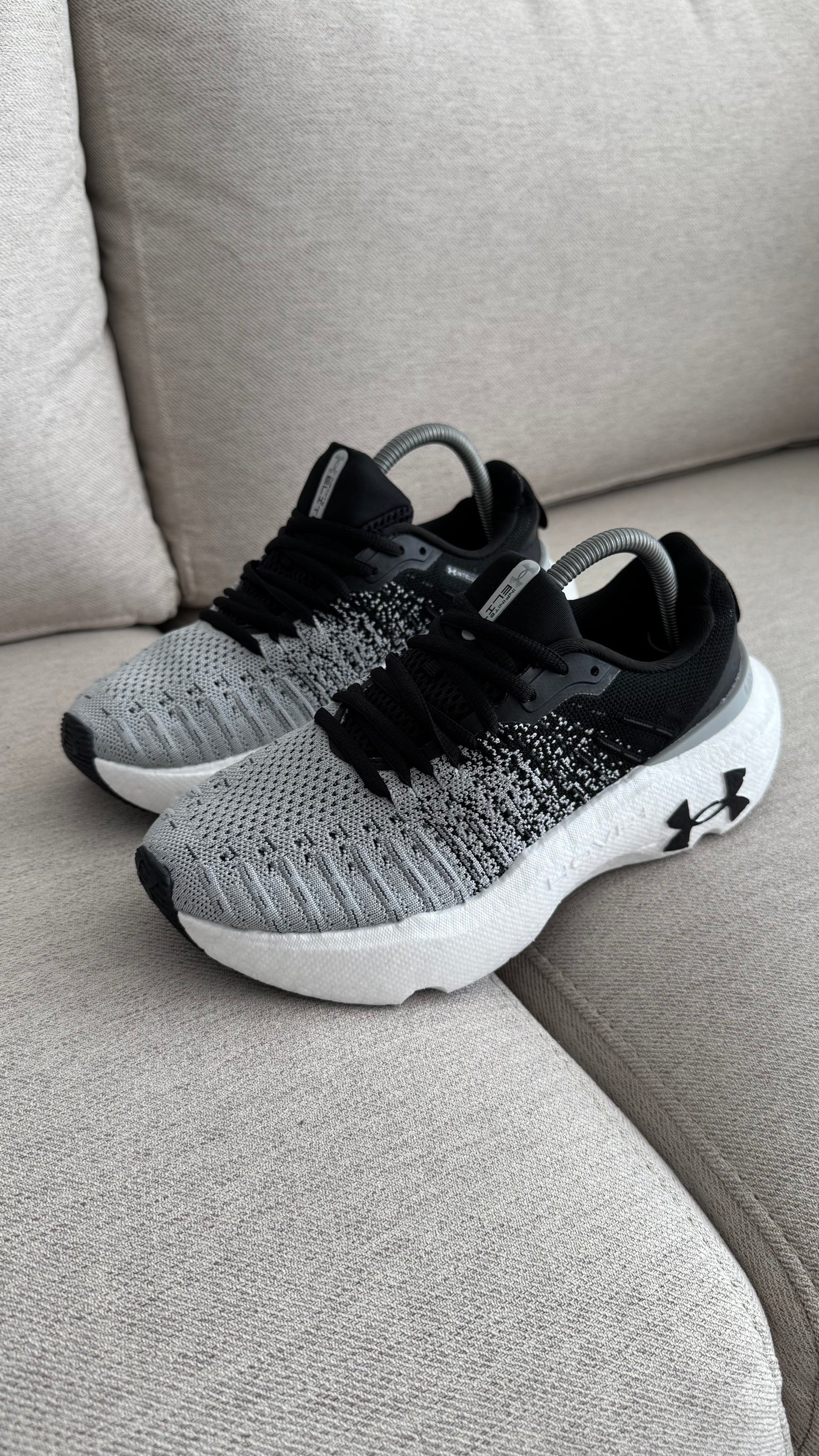 UNDER ARMOUR NEW NEGRO GRIS