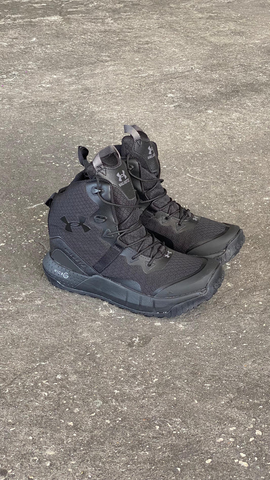 BOTA UNDER ARMOUR NEGRA