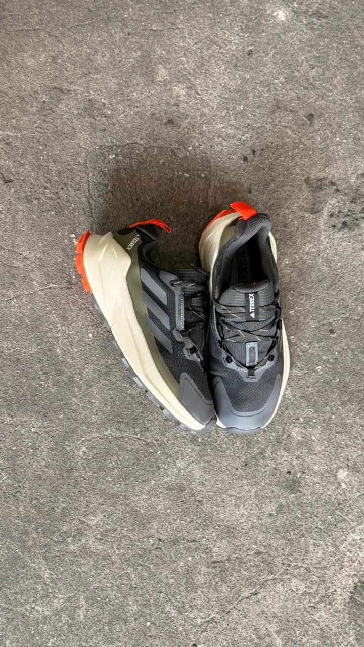 ADIDAS TERREX 2025 GRIS BLANCO