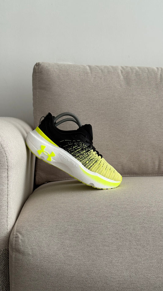 UNDER AMOUR NEGRO VERDE