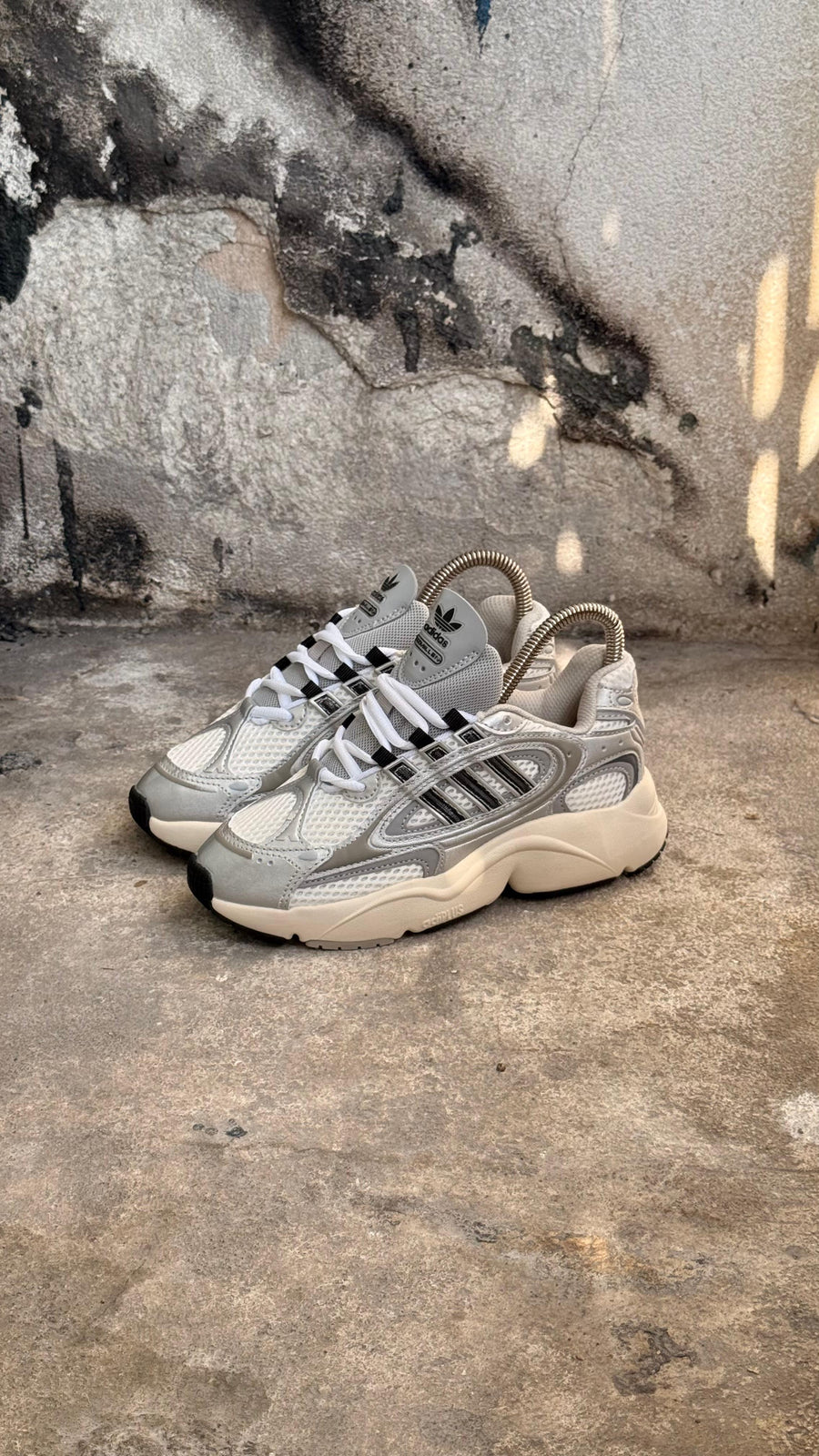 ADIDAS OZMILLEN GRIS NEGRO