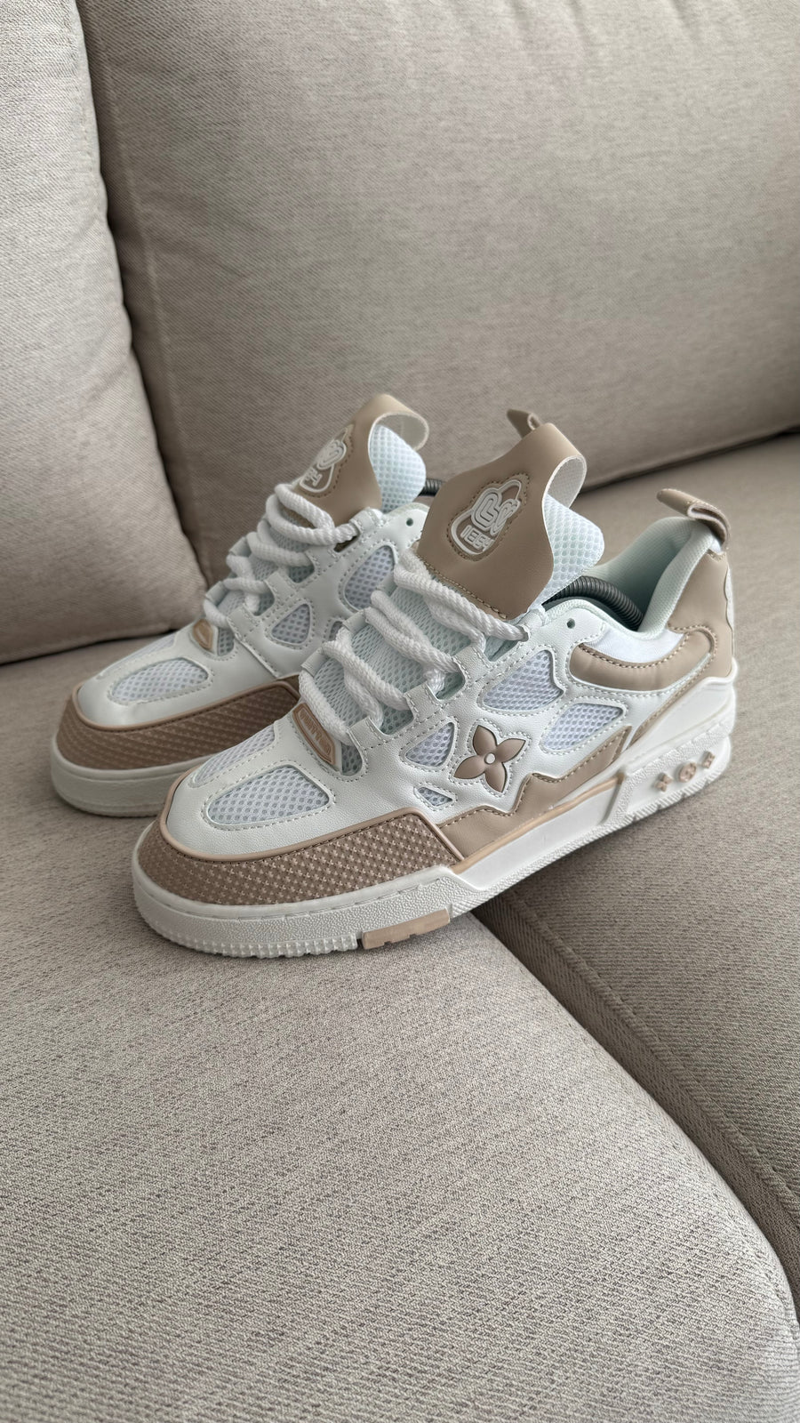 LOUIS VUITTON BEIGE