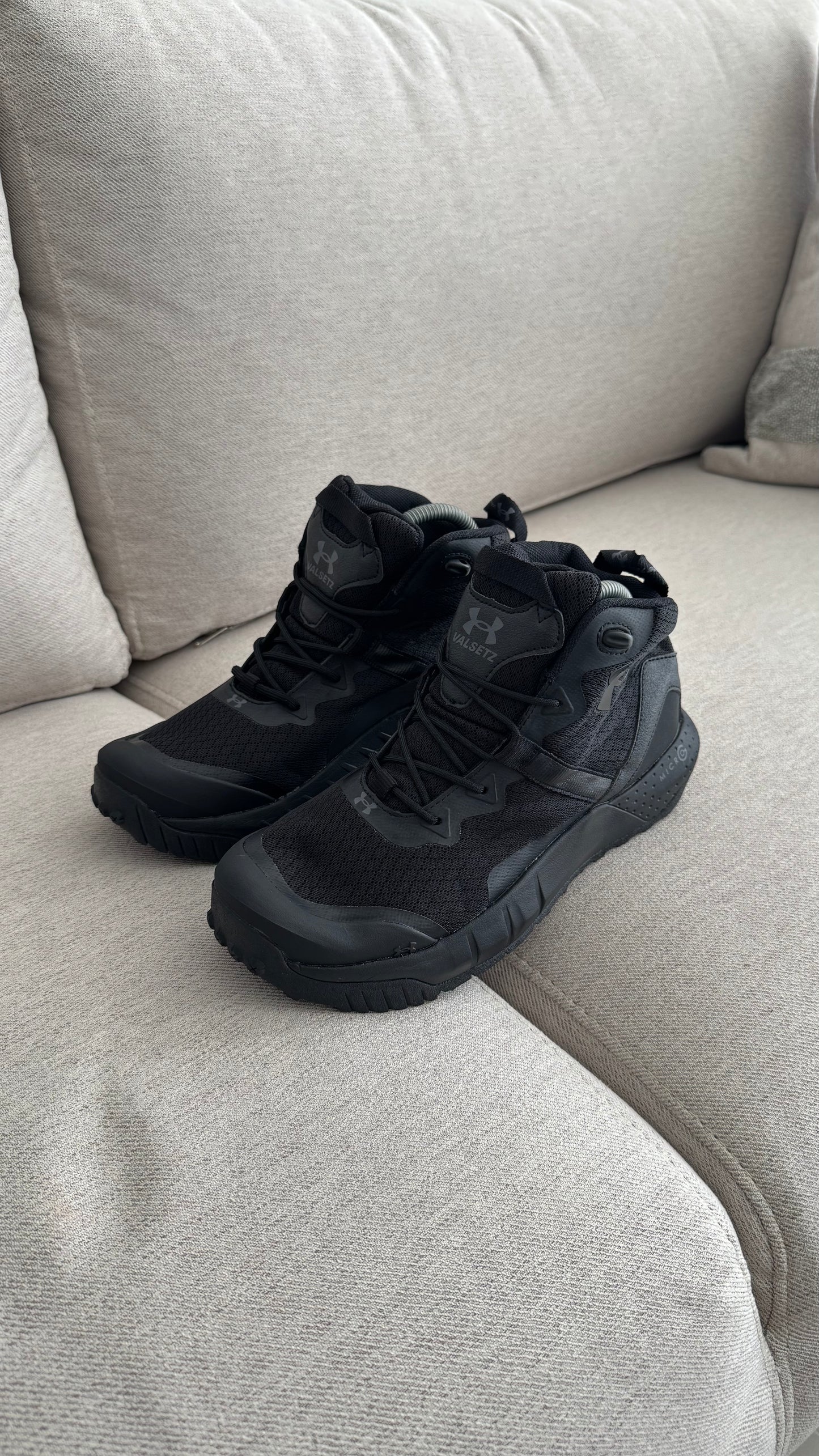 BOTA UNDER ARMOUR NEGRA CABALLERO