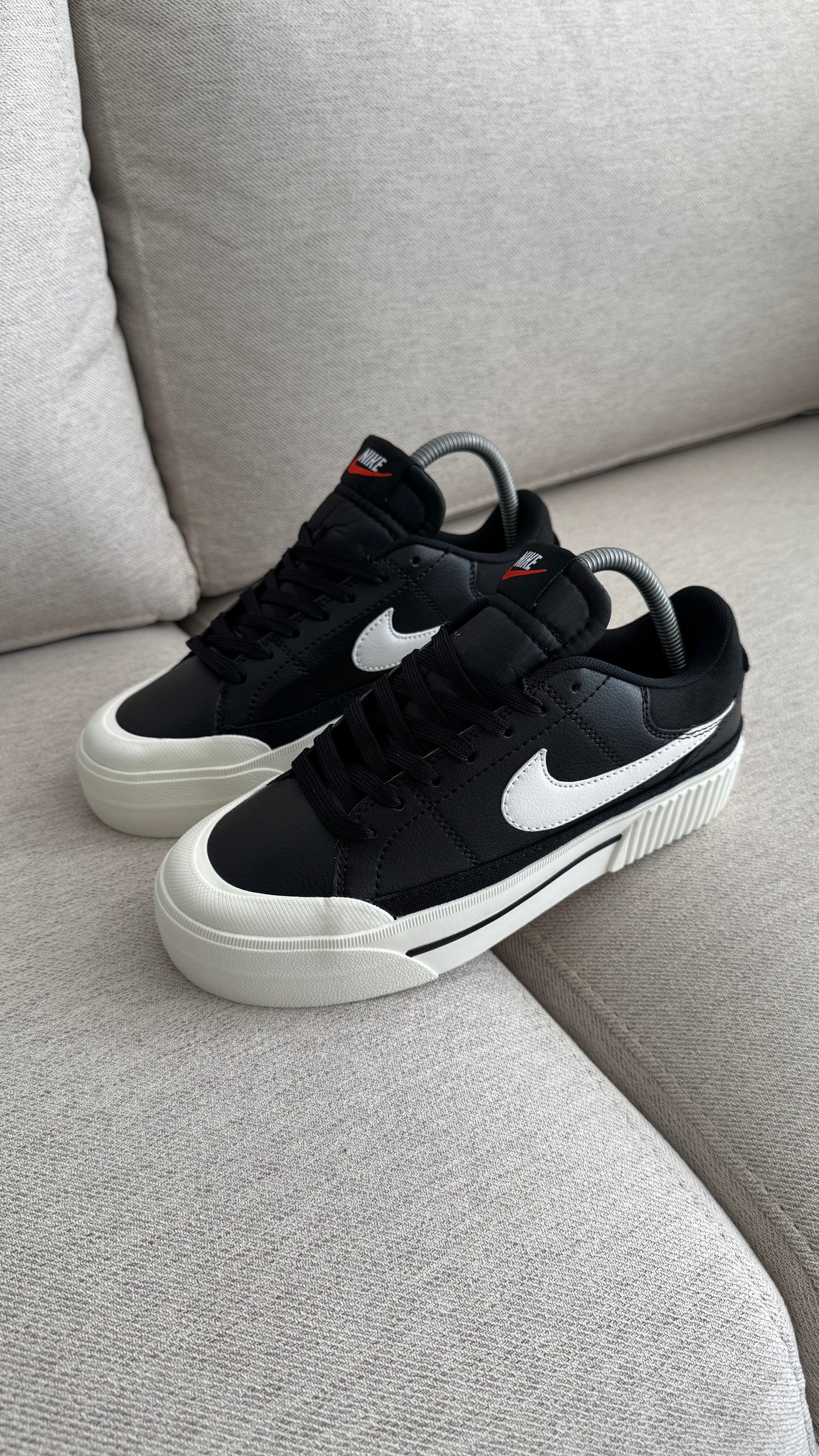 NIKE LEGACY NEGRO BLANCO