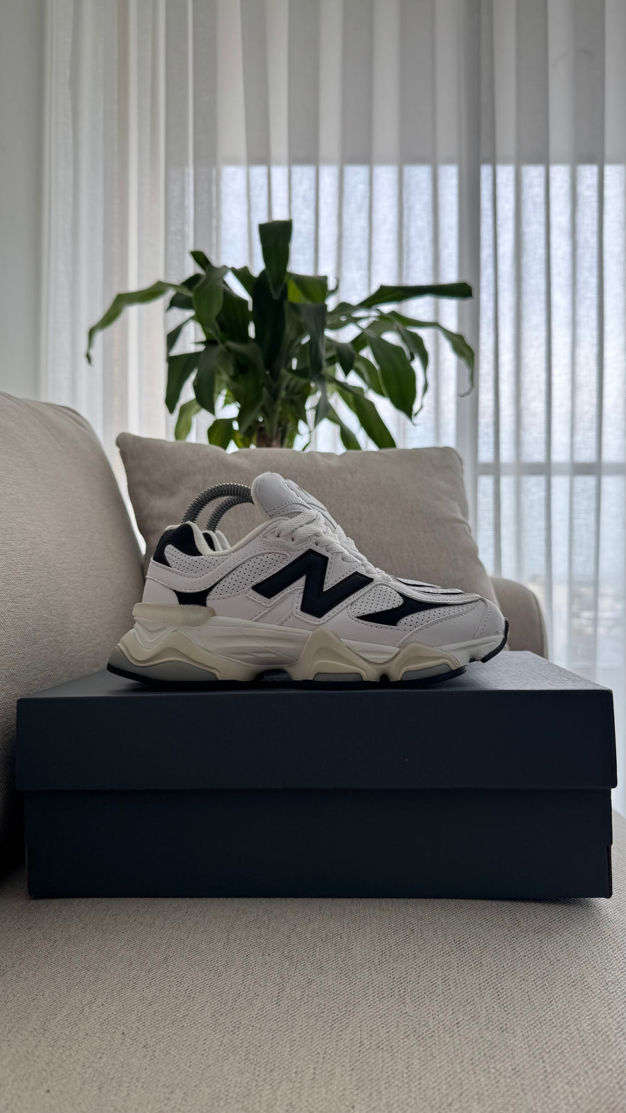 NEW BALANCE 9060 BEIGE NEGRO