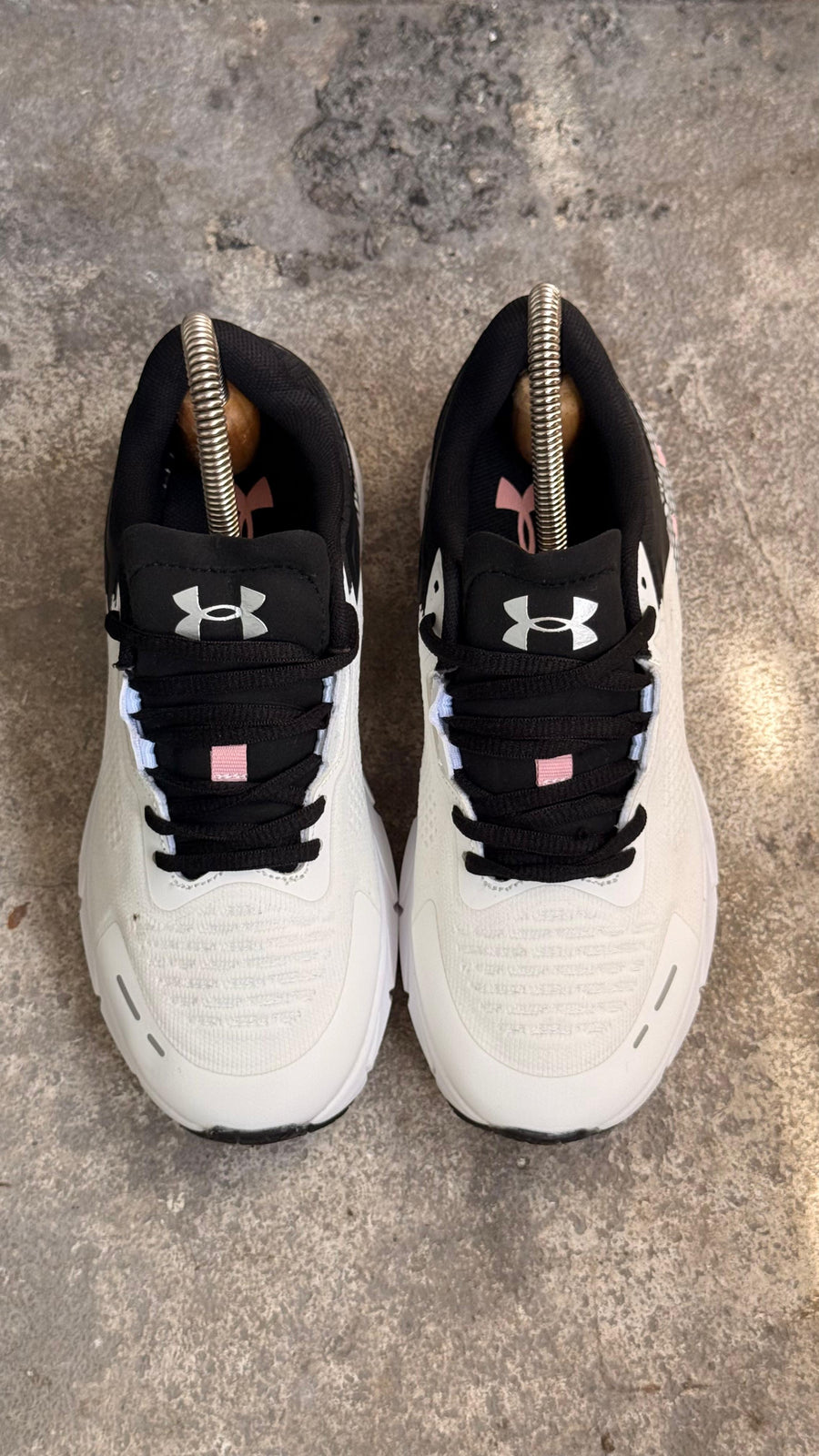 UNDER ARMOUR TENIS BLANCO GRIS ROSA