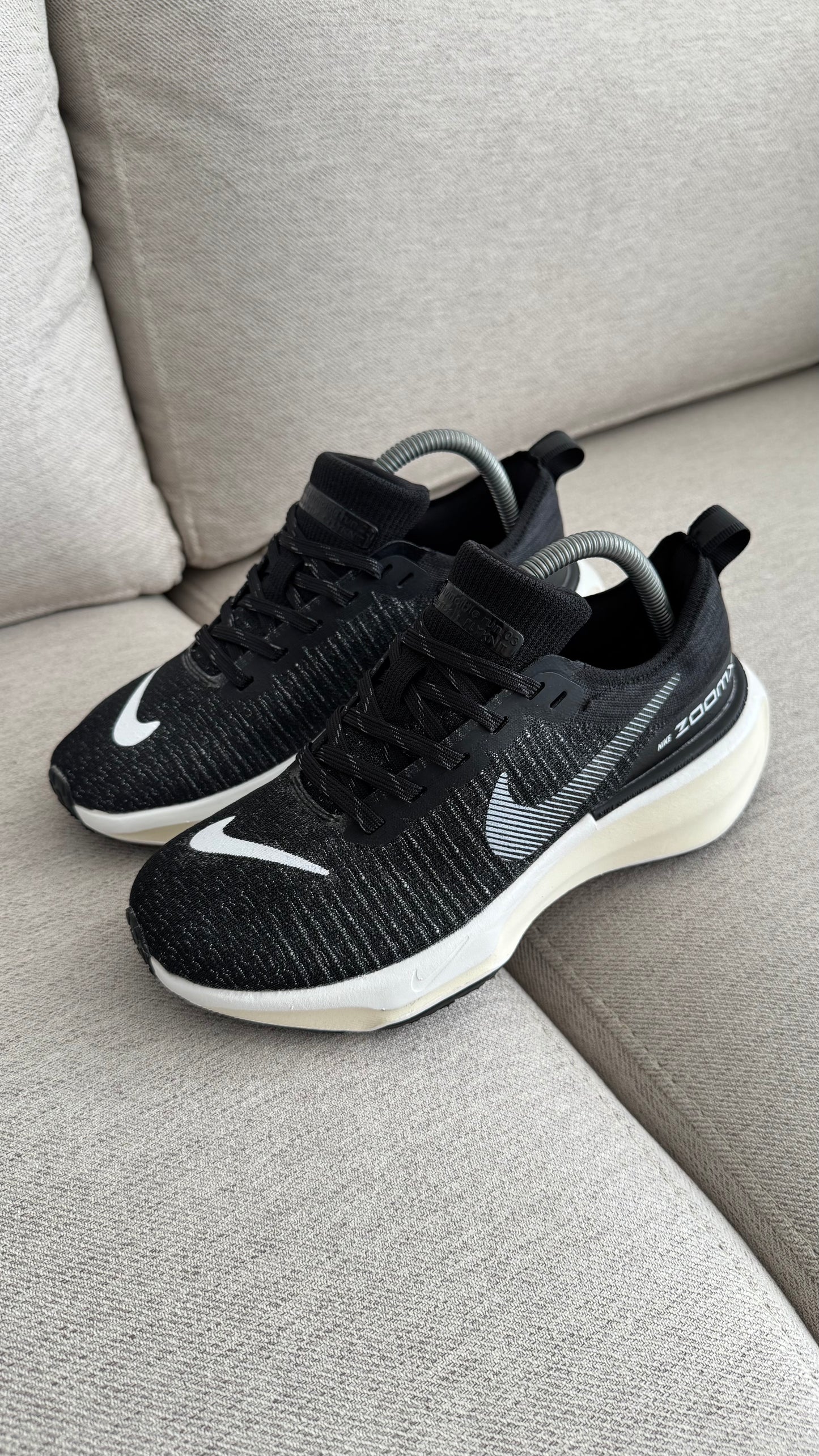 NIKE INVINCIBLE RUN 3 NEGRO BLANCO