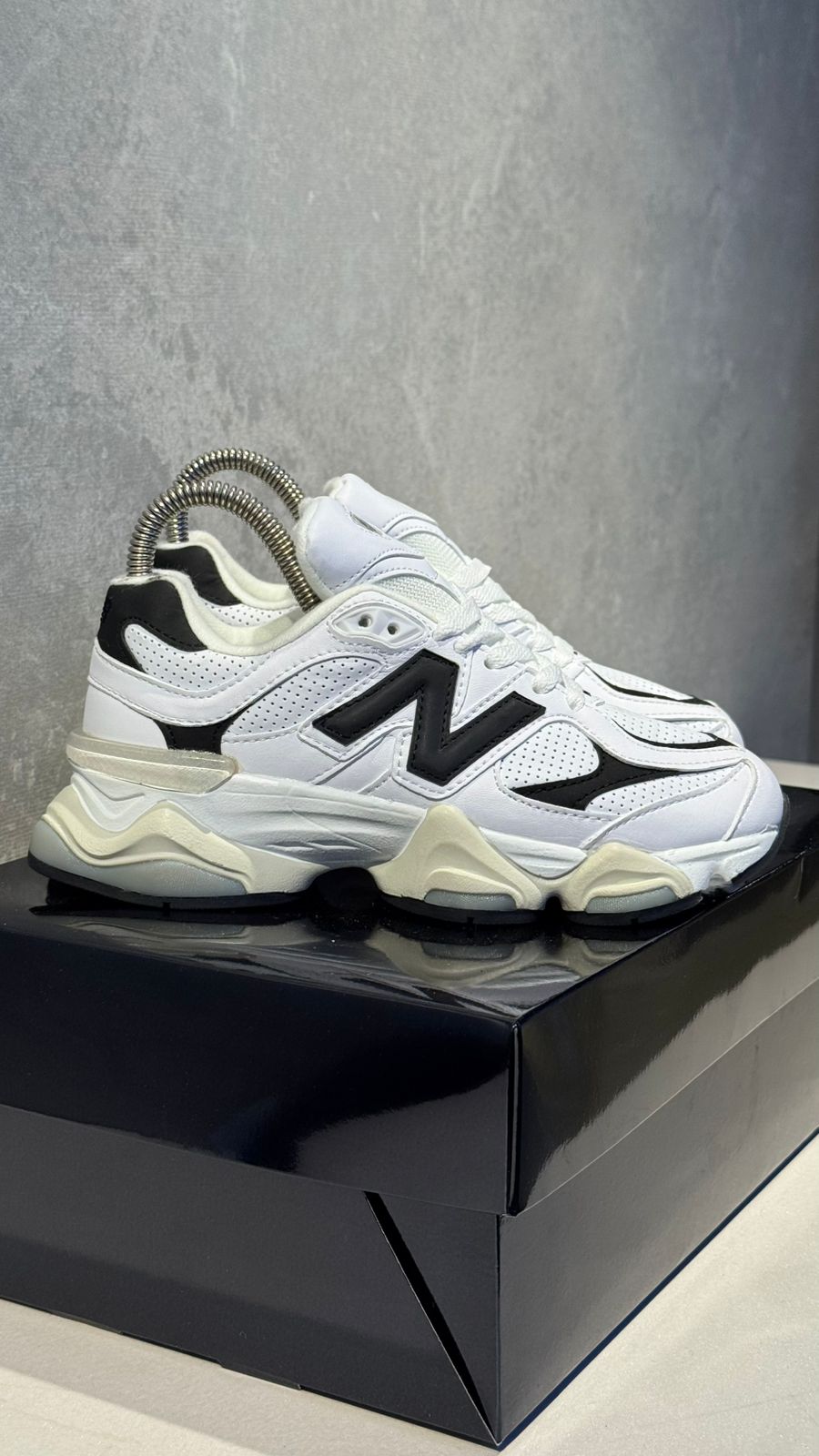 NEW BALANCE 9060 BEIGE NEGRO