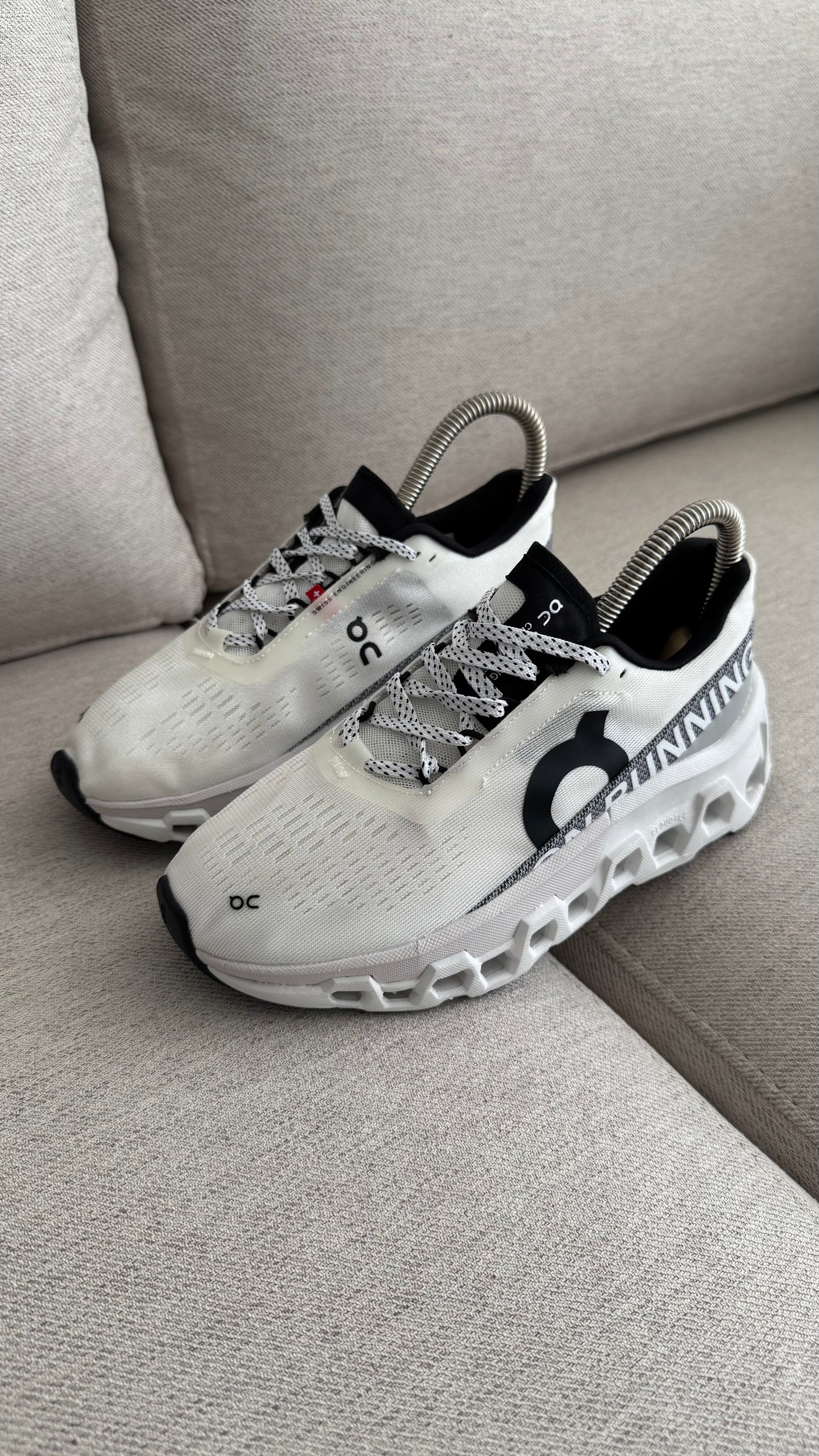 ON RUNNING BLANCO GRIS PROMO