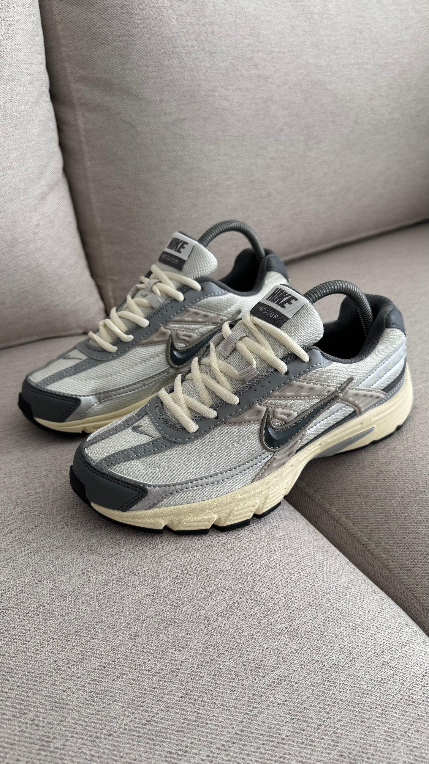 NIKE INITIATOR BLANCO BEIGE AZUL