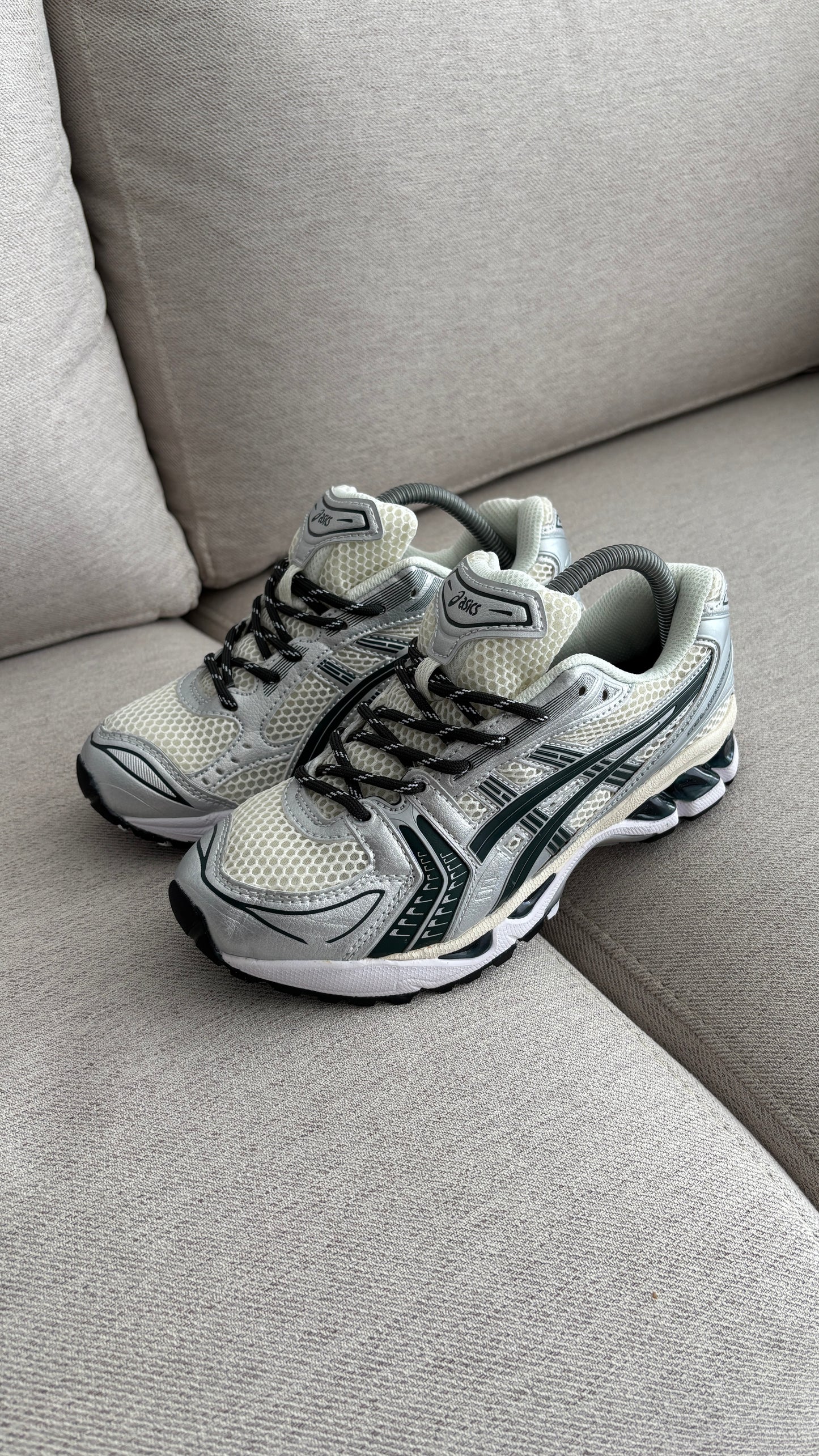 ASICS PLATEADO