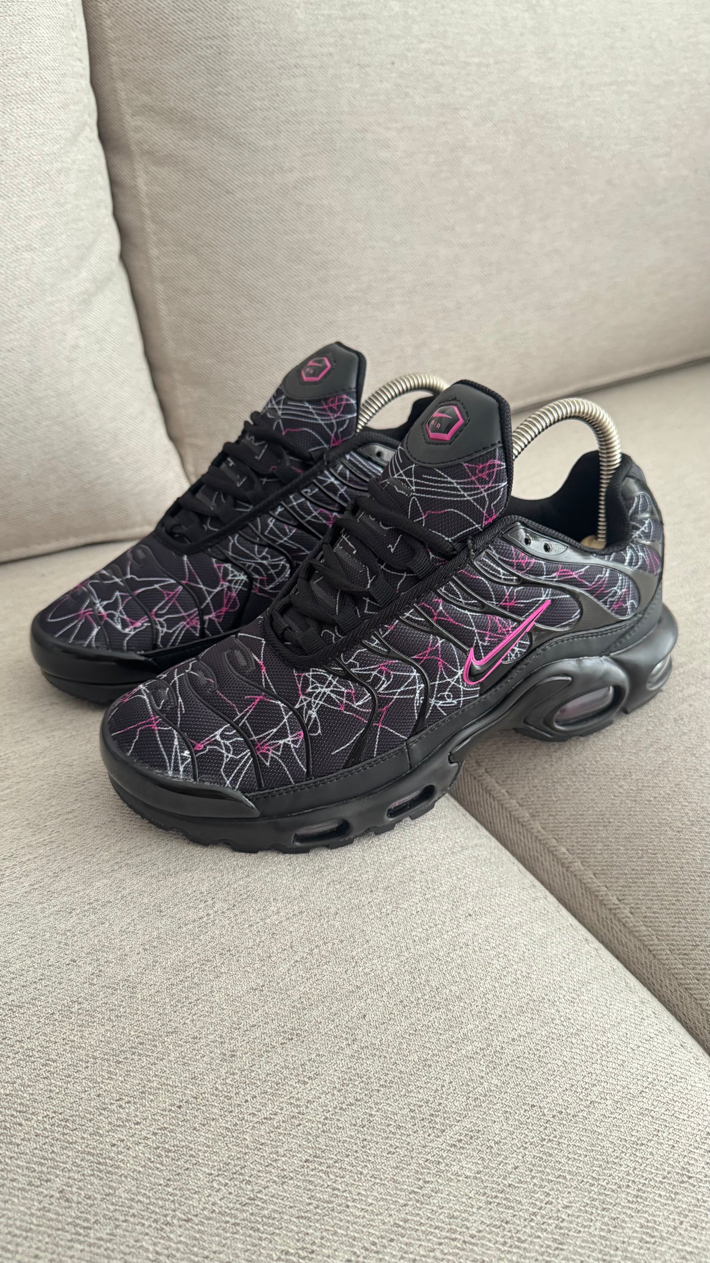 NIKE TN ELECTRICO NEGRO FUCSIA