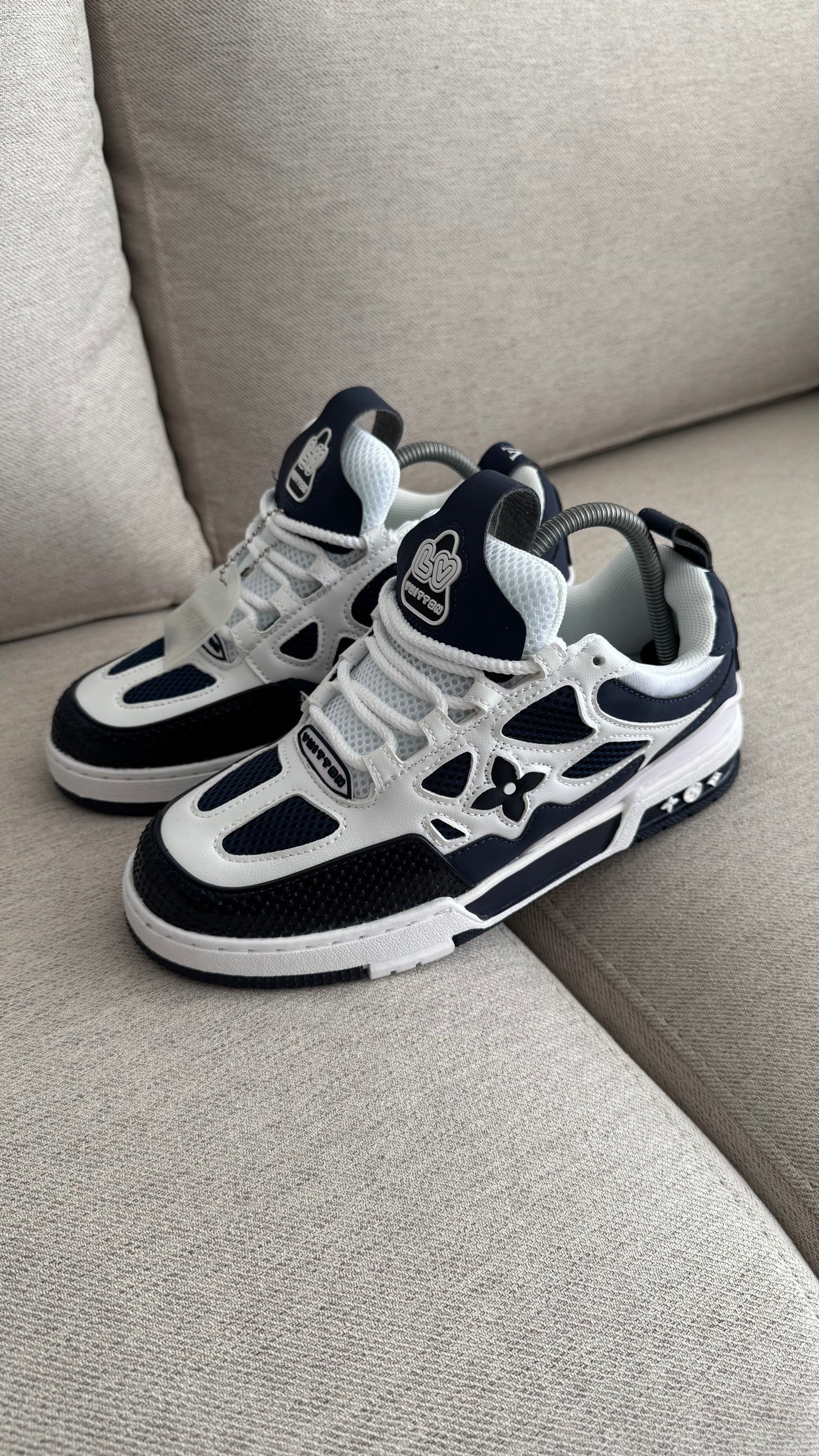 LOUIS VUITTON SKATE NEGRO CON BLANCO