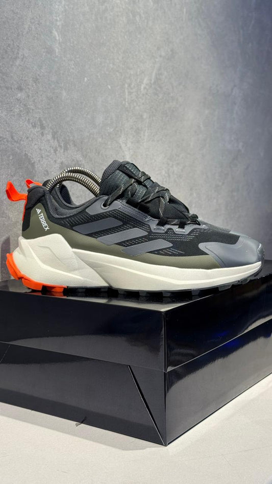 ADIDAS TERREX 2025 GRIS BLANCO