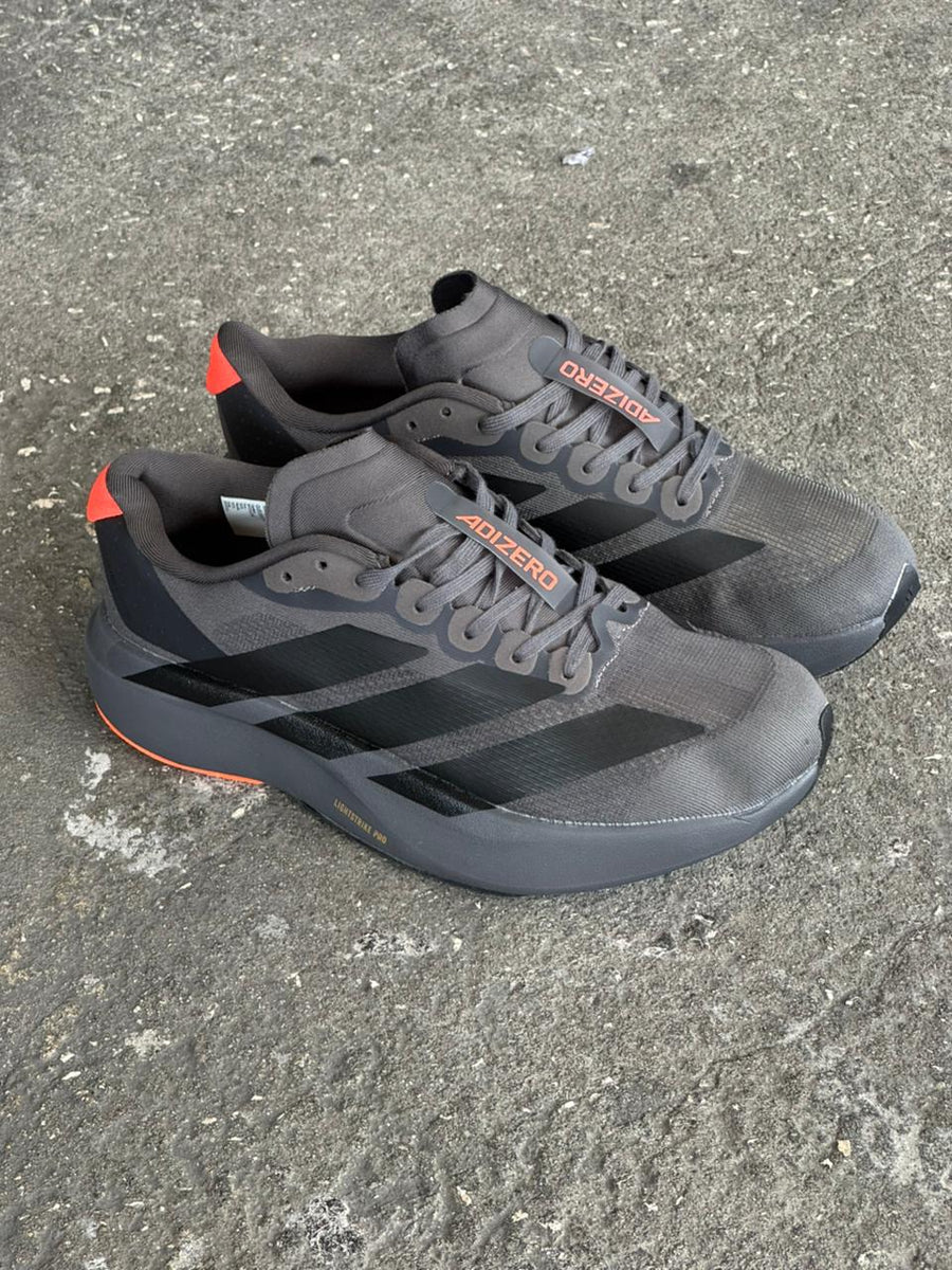 ADIZERO GRIS OSCURO NARANJA