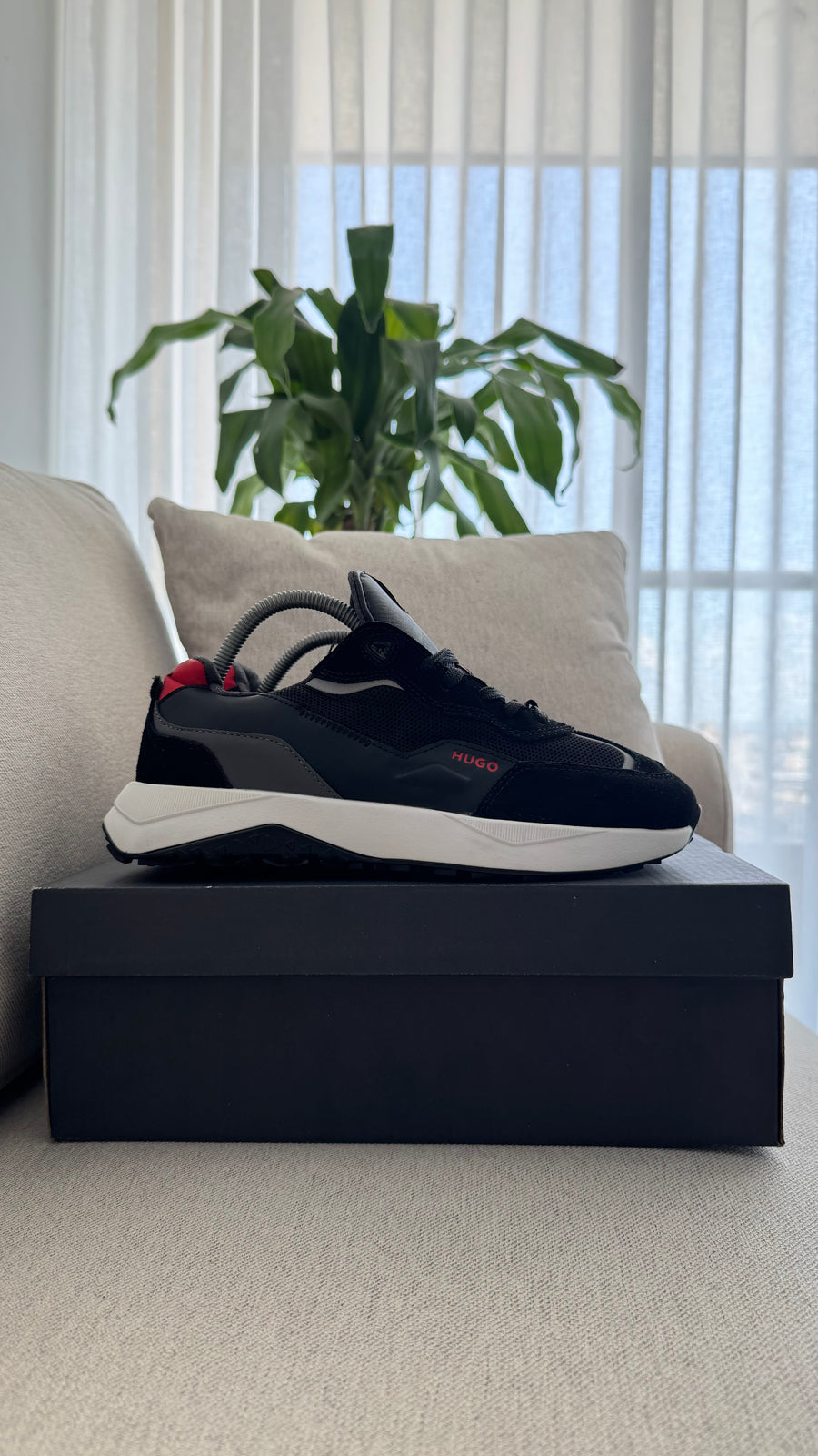 HUGO BOSS NEGRO BLANCO ROJO