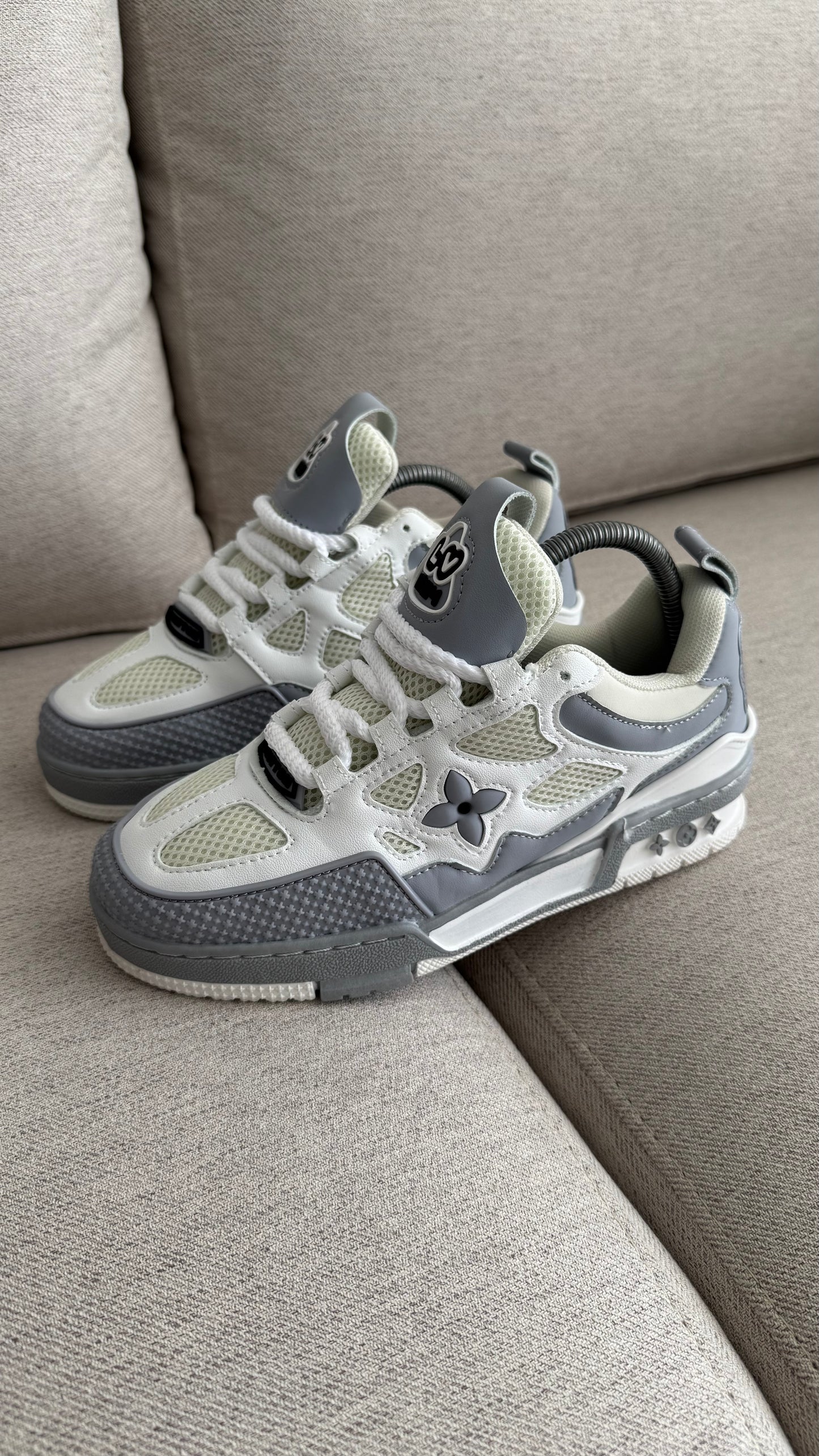 LOUIS VUITTON GRIS BLANCO