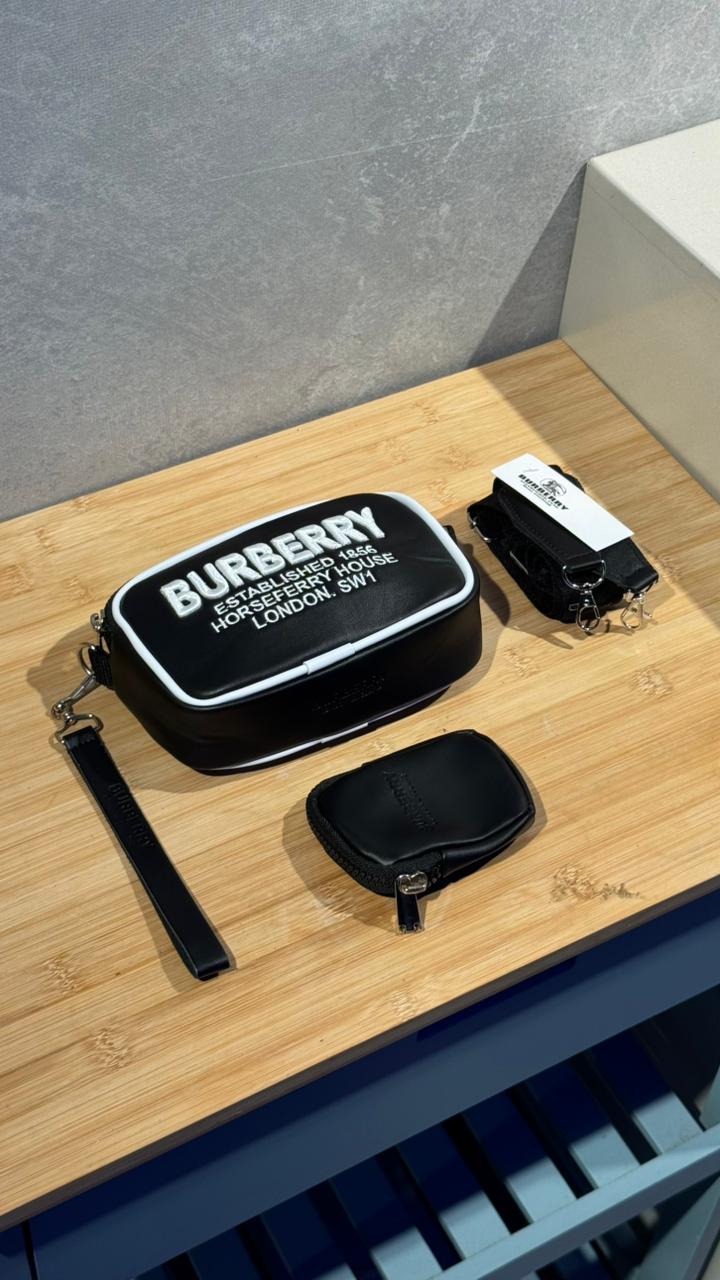 BOLSO CARRIEL MONEDERO BURBERRY NEGRO LETRA BLANCA