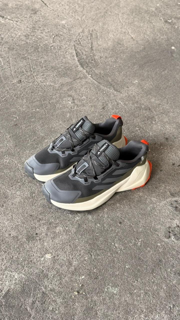 ADIDAS TERREX 2025 GRIS BLANCO
