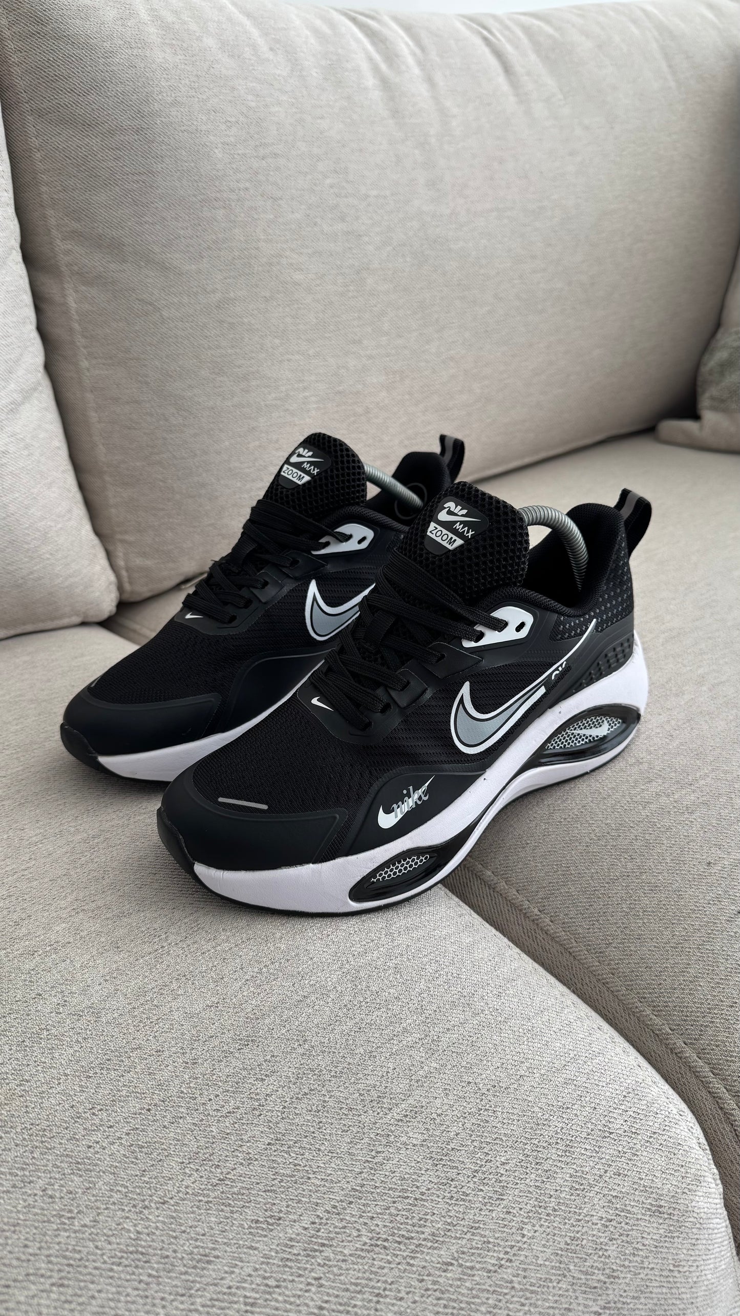 NIKE TENIS NEGRO BLANCO