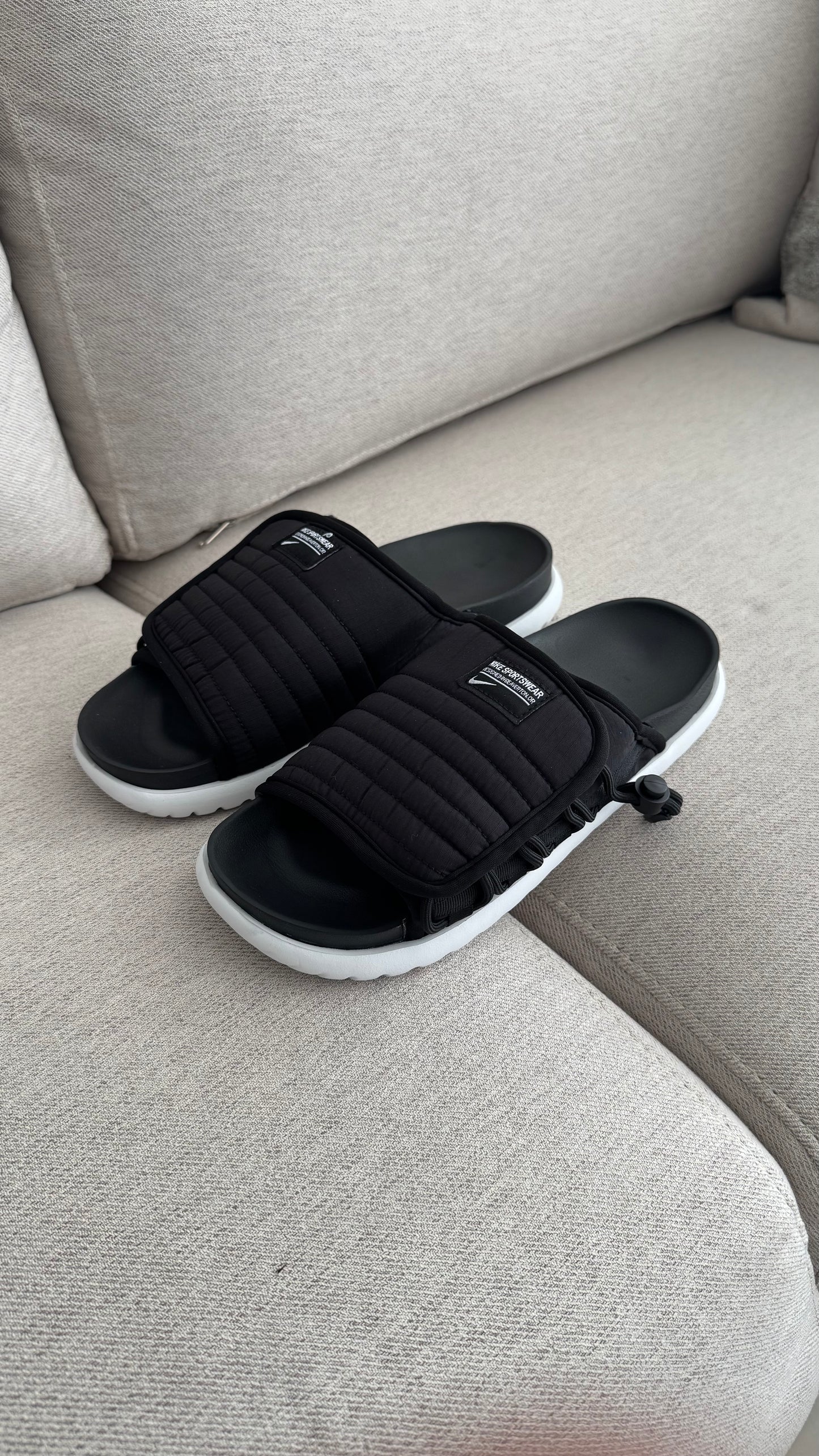 NIKE CHANCLA ASUNA NEGRO BLANCO