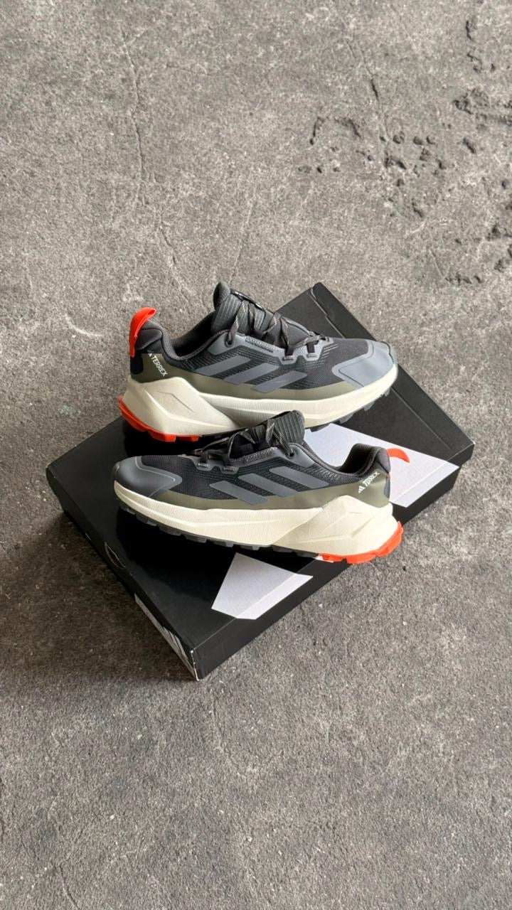 ADIDAS TERREX 2025 GRIS BLANCO