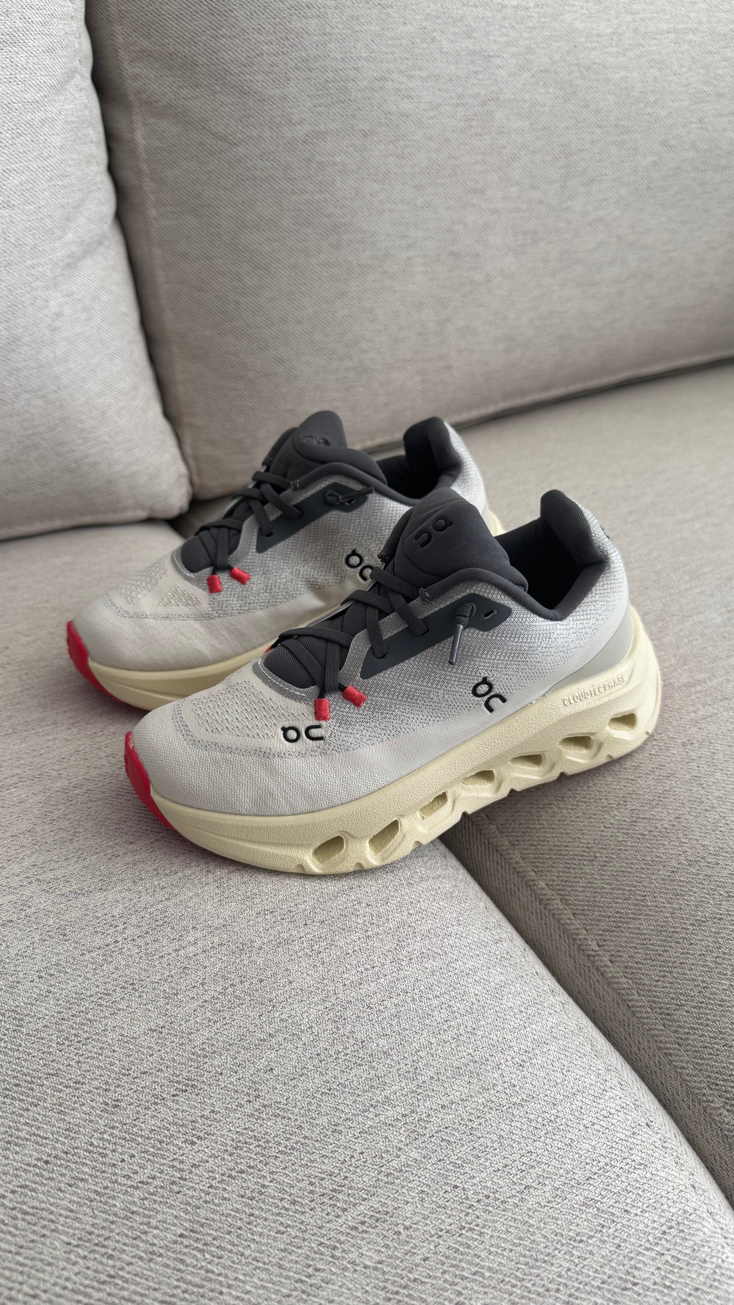 ON CLOUDTEC BEIGE GRIS NIÑOS