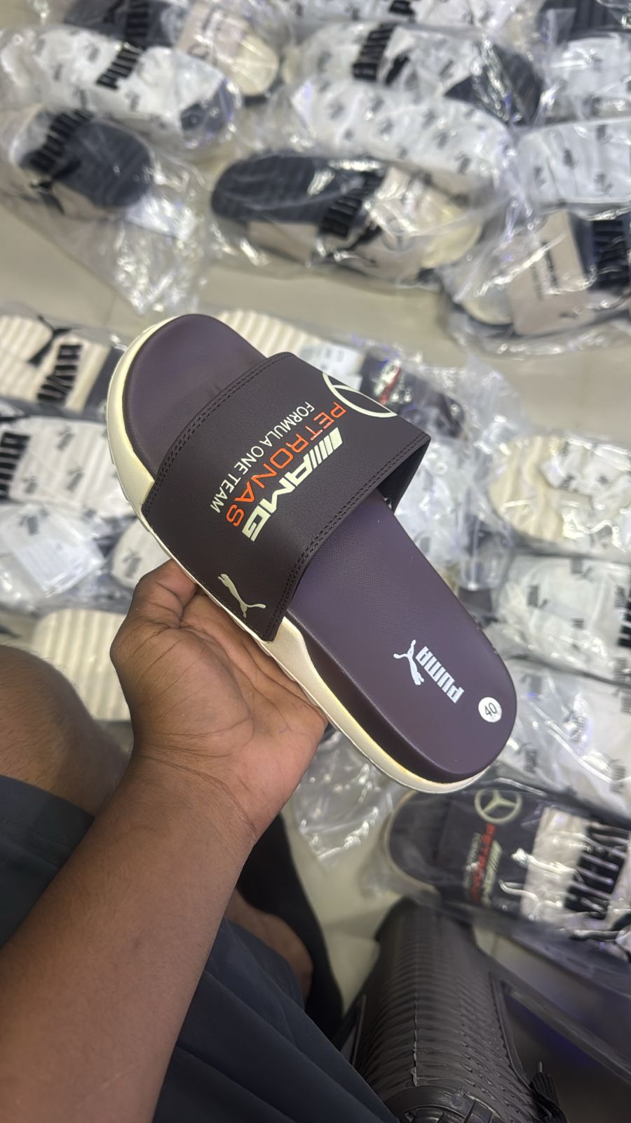 CHANCLAS PUMA AMG NEGRA BEIGE