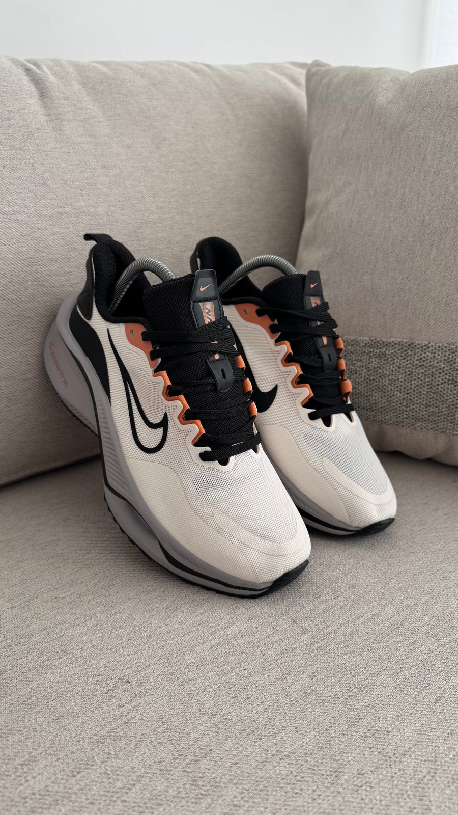 NIKE ZOOM CARITA BLANCO GRIS NEGRO